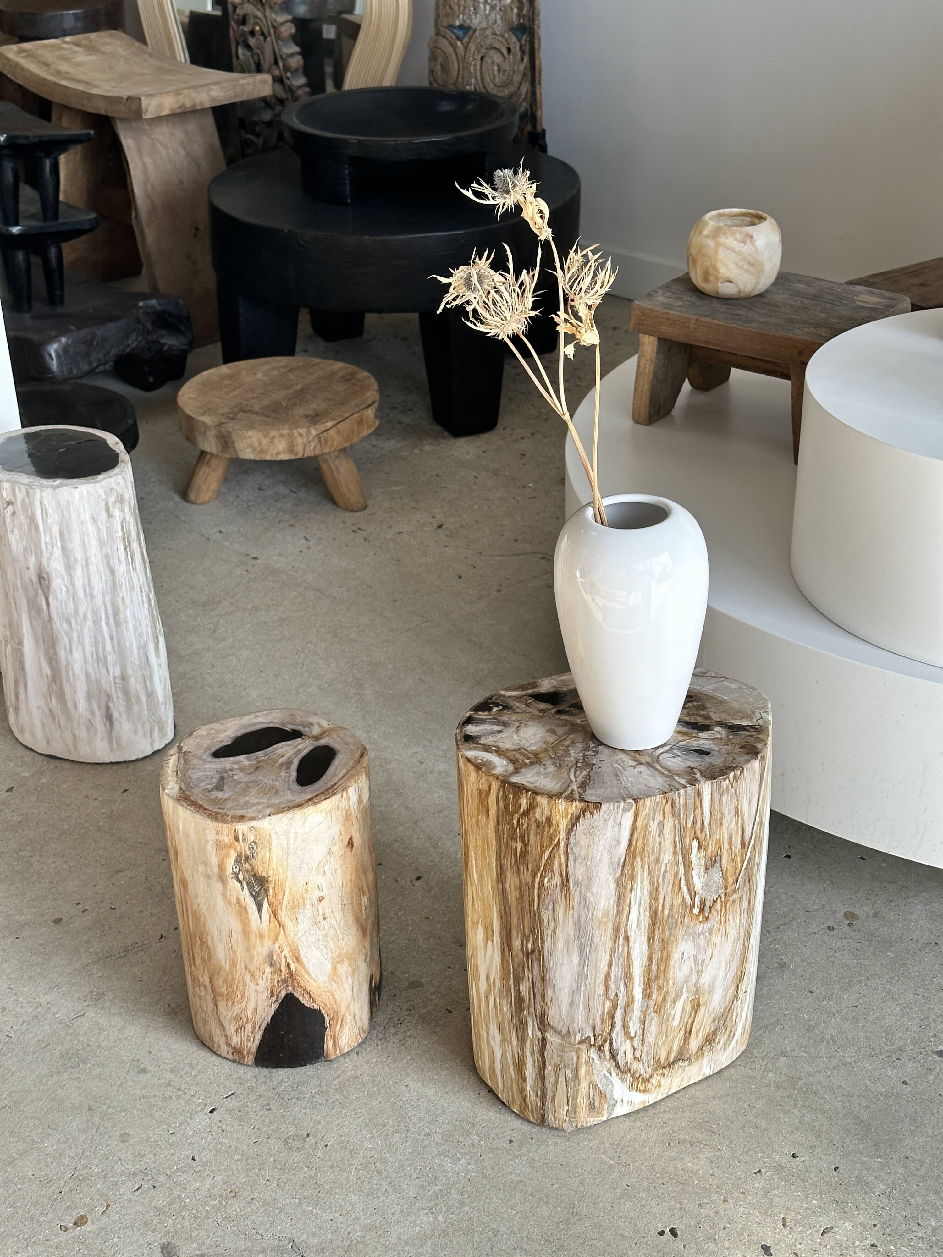 Oblong white vase H:20cm