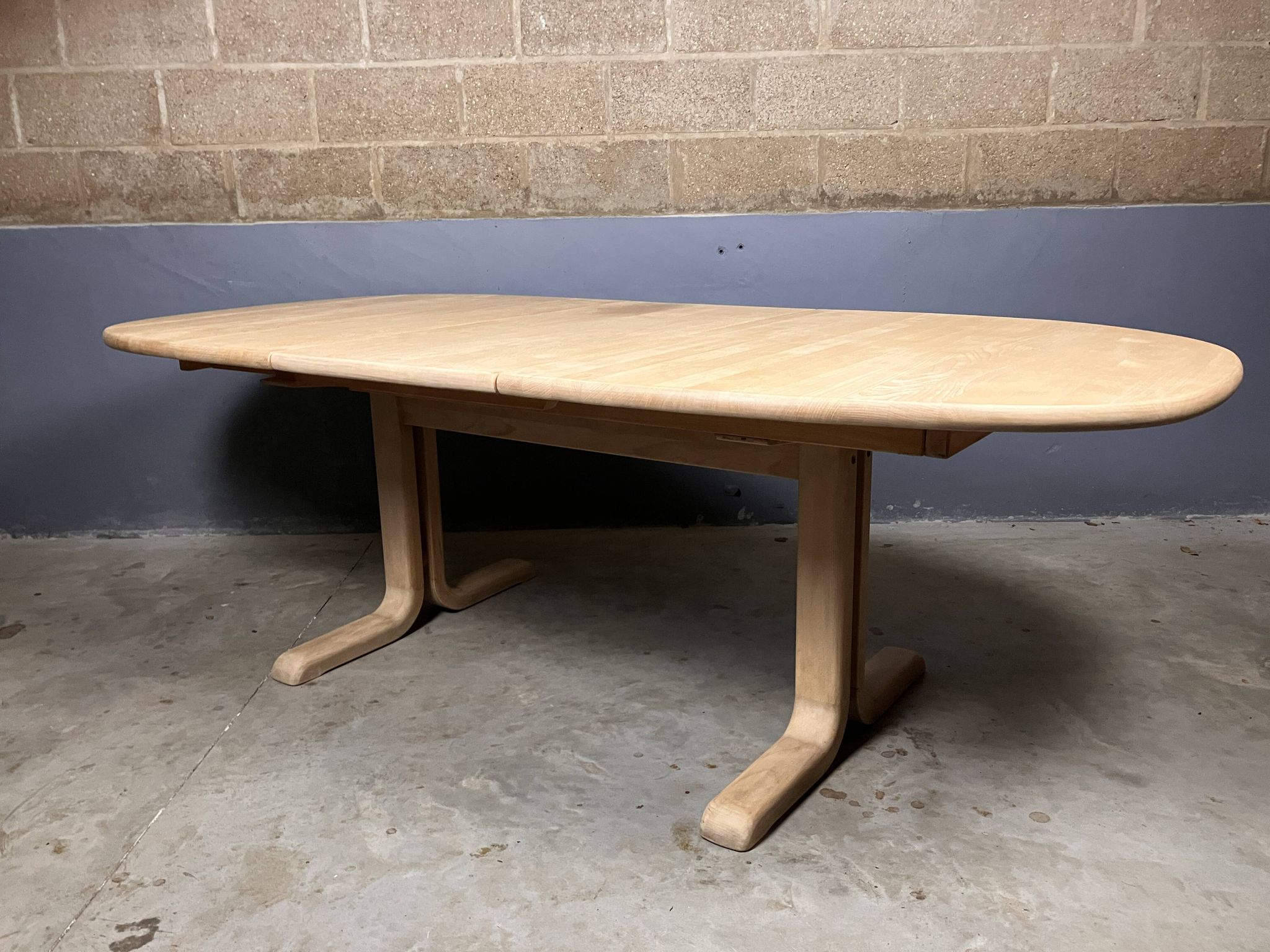 Oval extendable dining table in beech with Danish design.