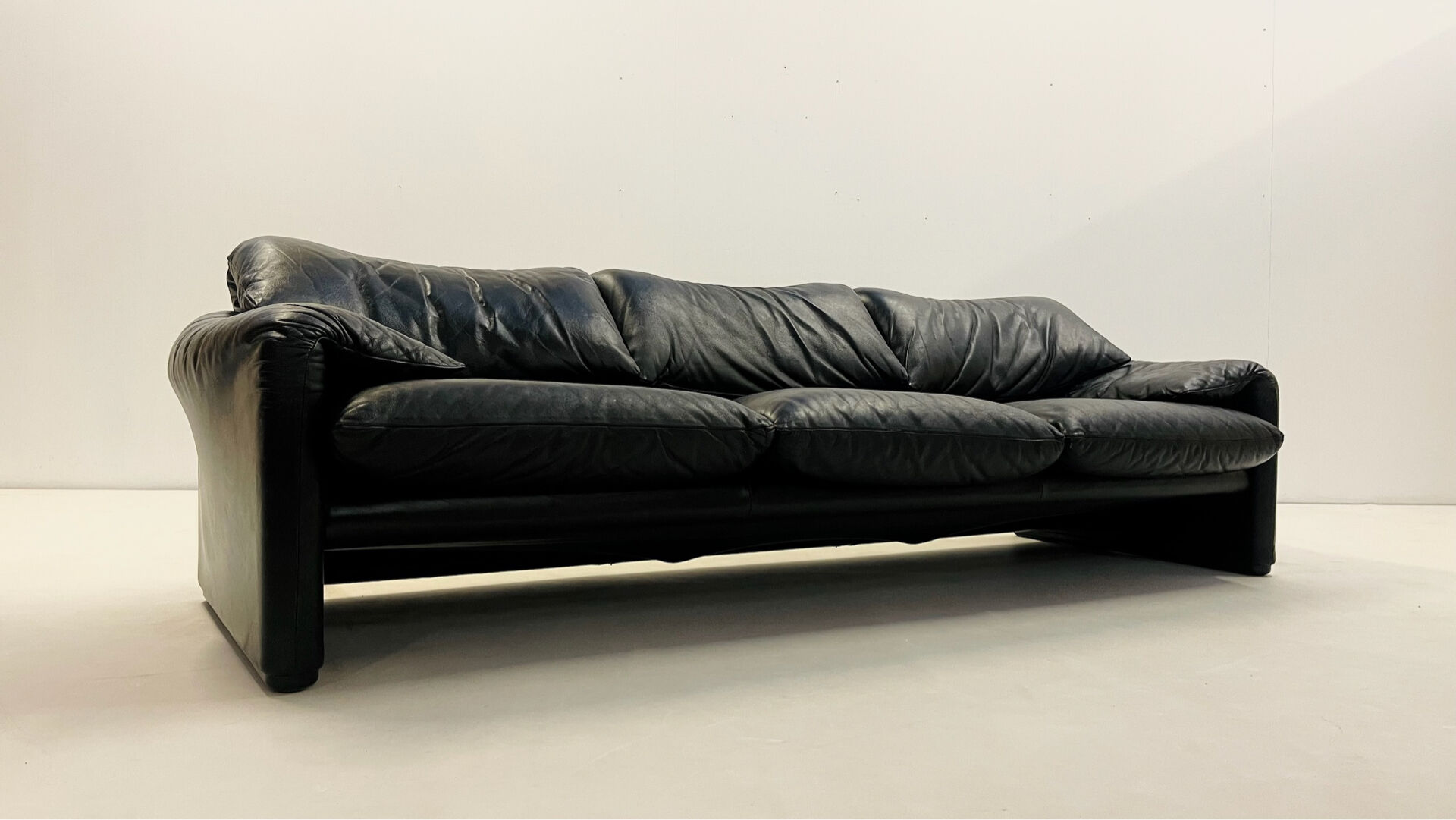 'Maralunga' 3-seater sofa by Vico Magistretti for Cassina