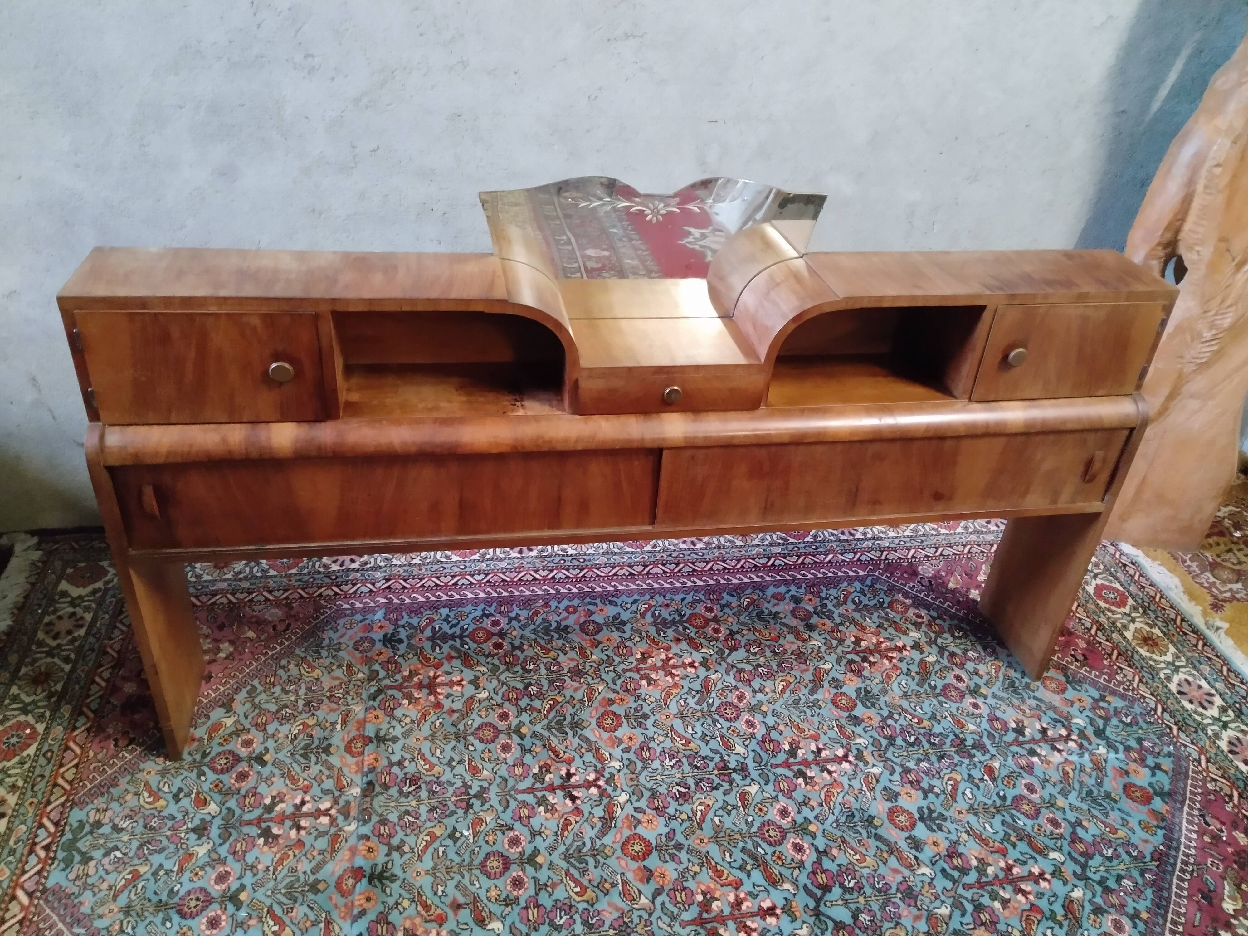 Art deco headboard in walnut bramble