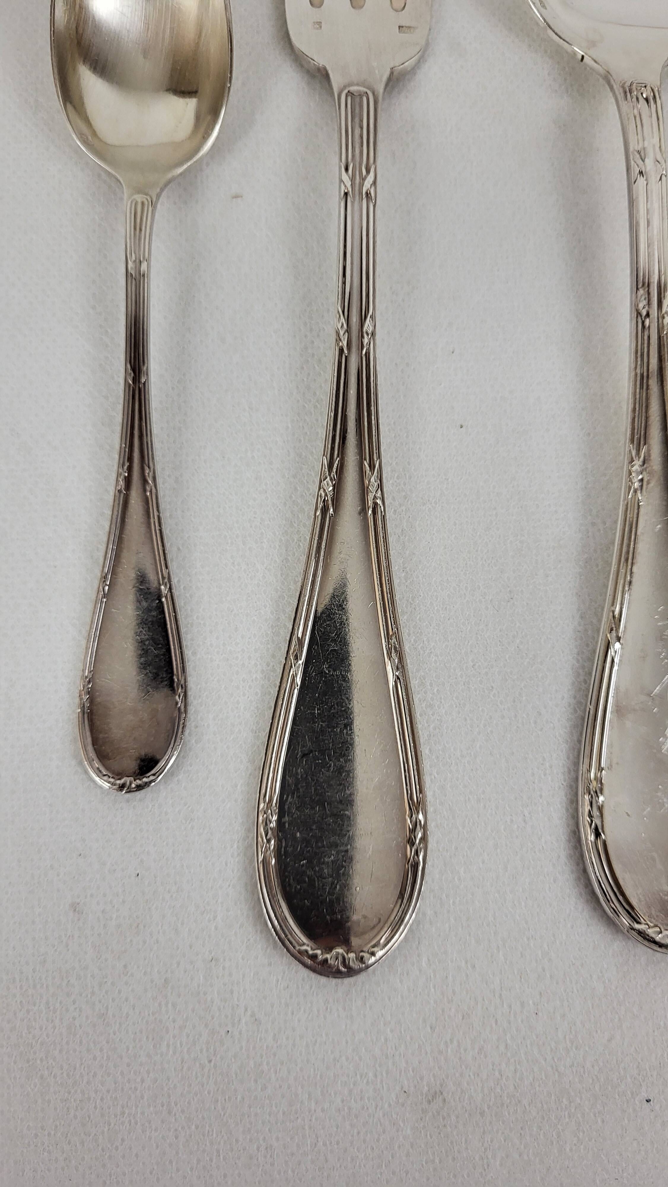 Ménagère en métal argenté 61 pièces
