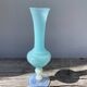 Vase romantique en opaline bleu