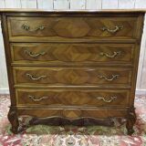 Commode en noyer de style Louis XV / rocaille