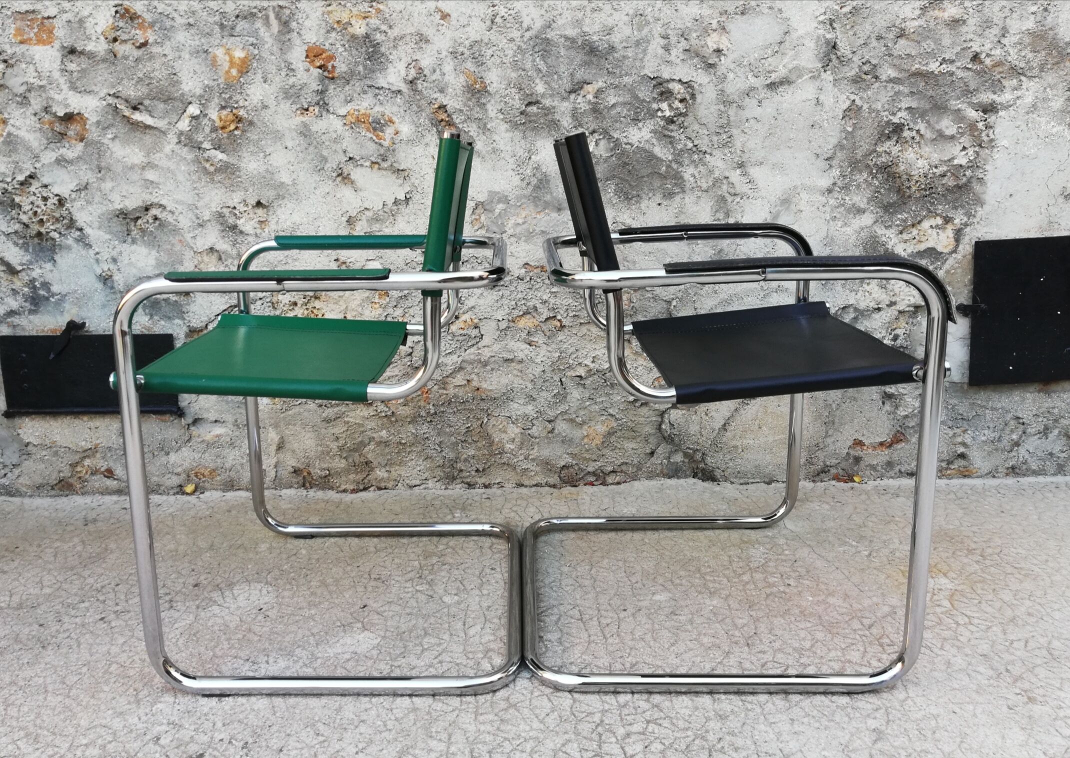 Pair of armchairs, tubular structures and imitation leather
