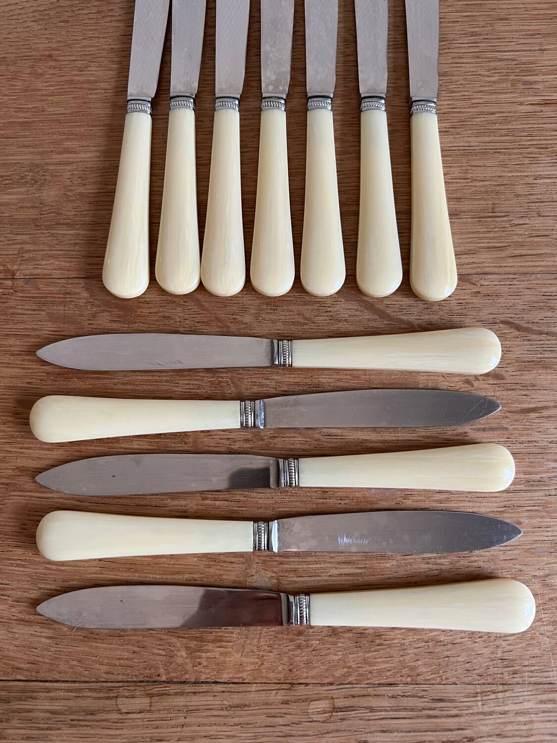 12 cheese or dessert knives