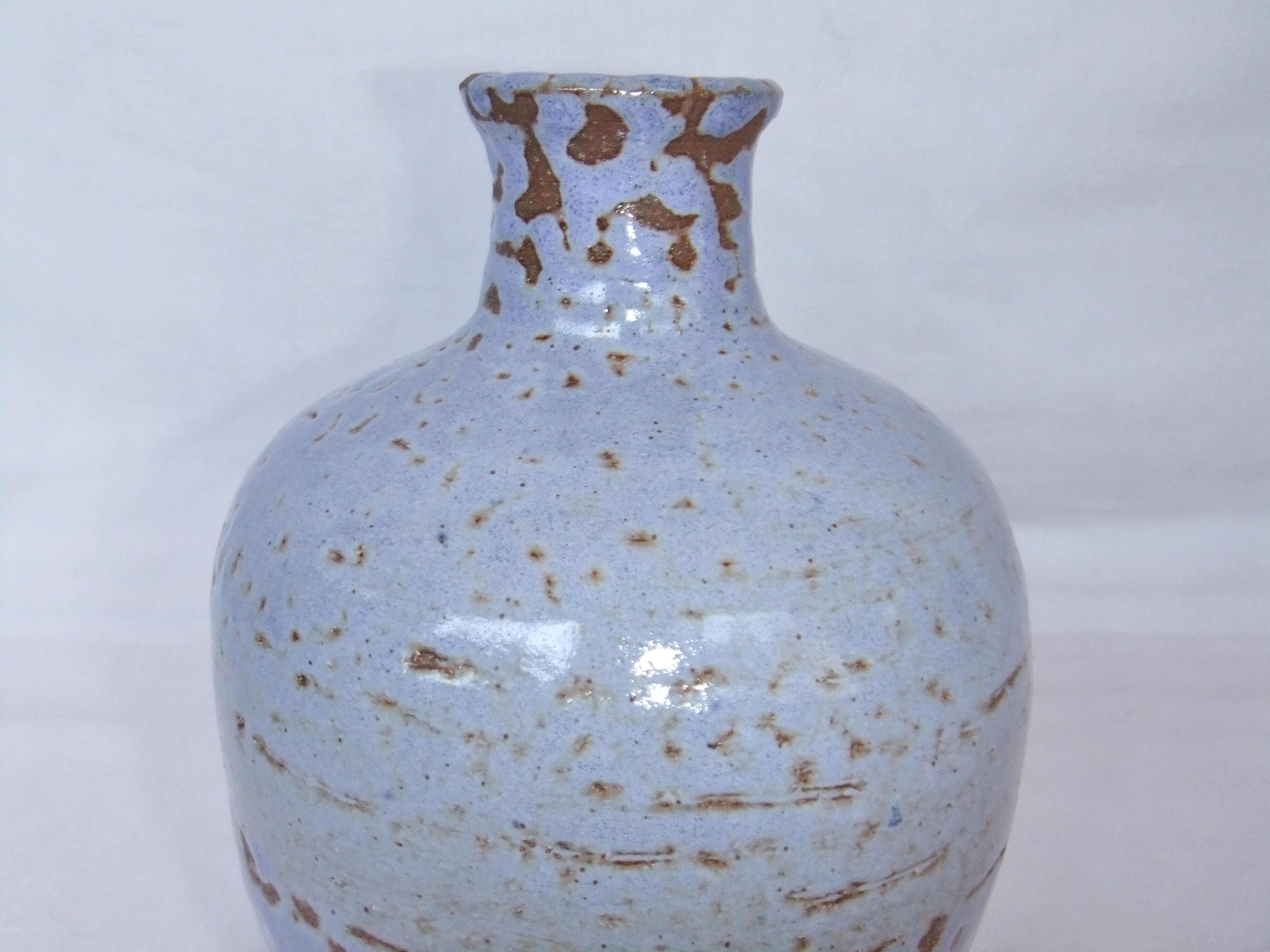 Vase boule céramique signée bleu Accolay ou autre 16 cm