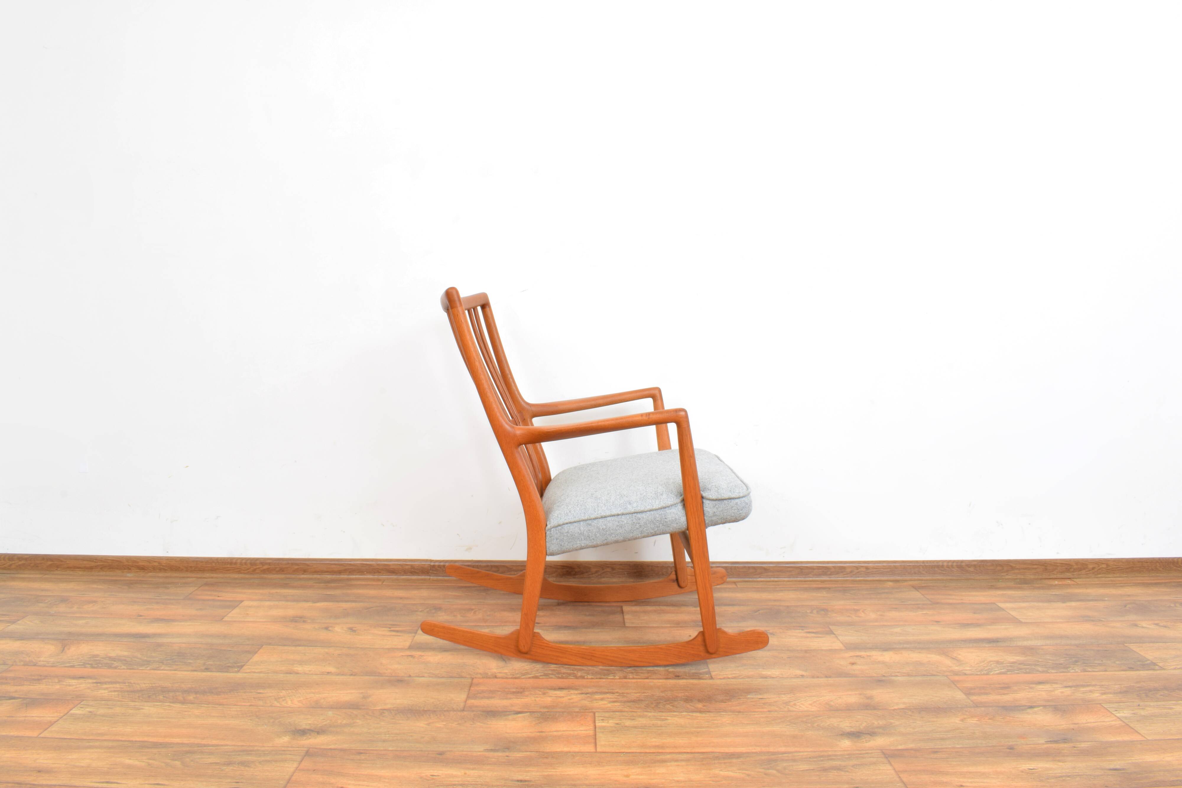 Oak ML33 Rocking Chair by Hans J. Wegner for A/S Mikael Laursen, 1950s