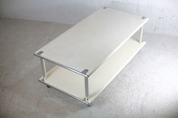 Table basse en acier laqué ''crème'', double plateaux, France, circa 1970