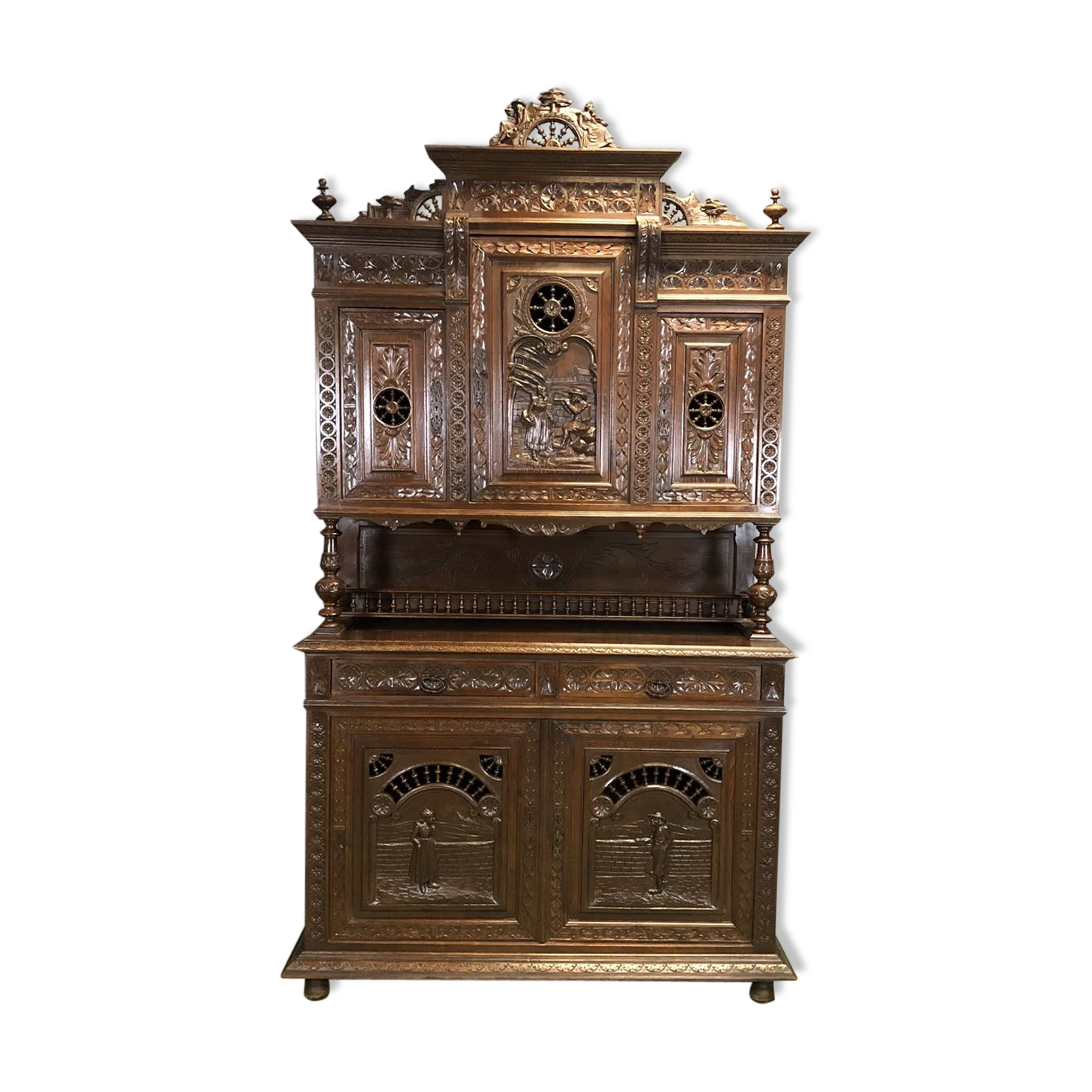 Breton buffet early 20th century in chestnut