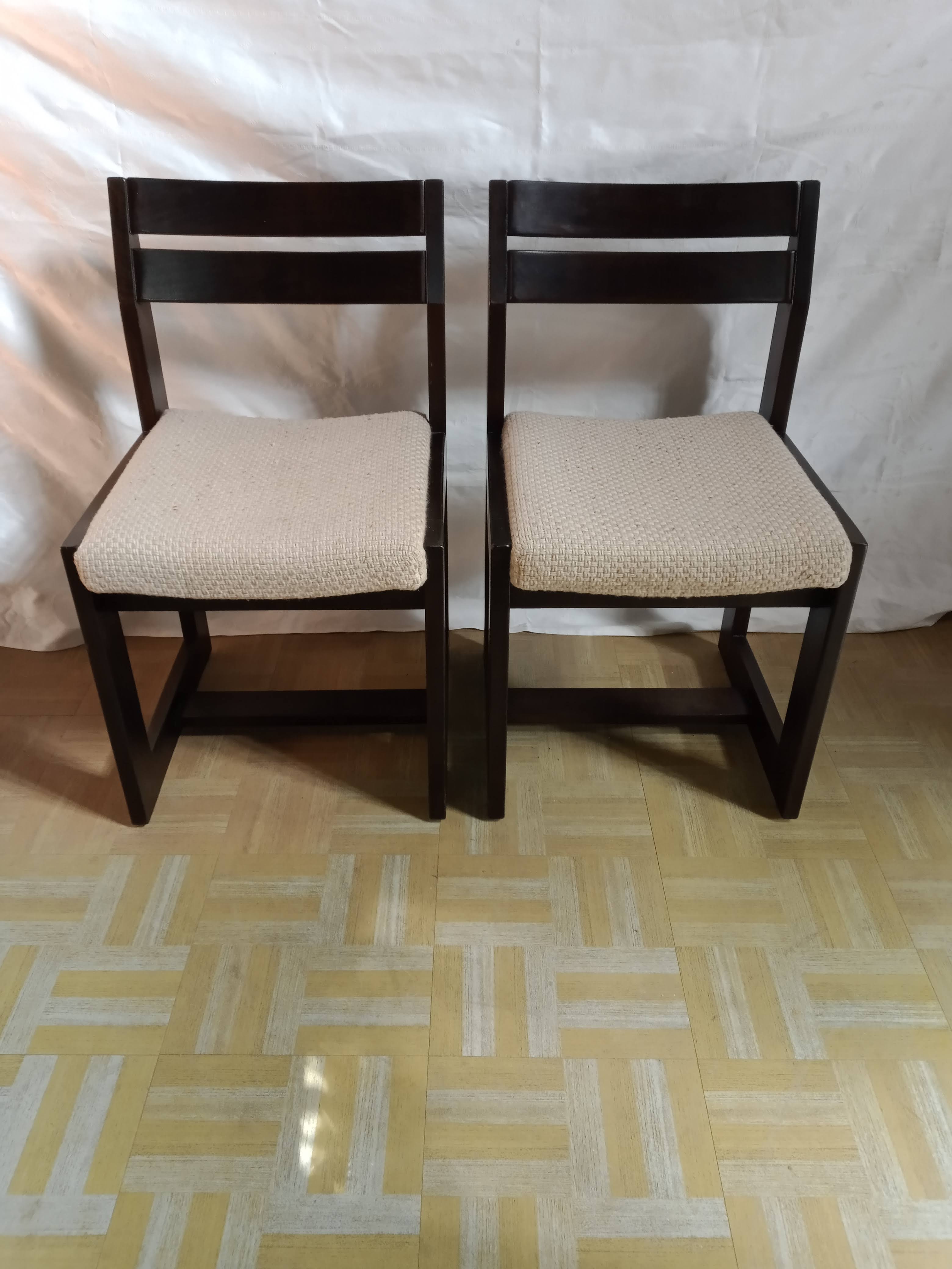 4 chairs house regain