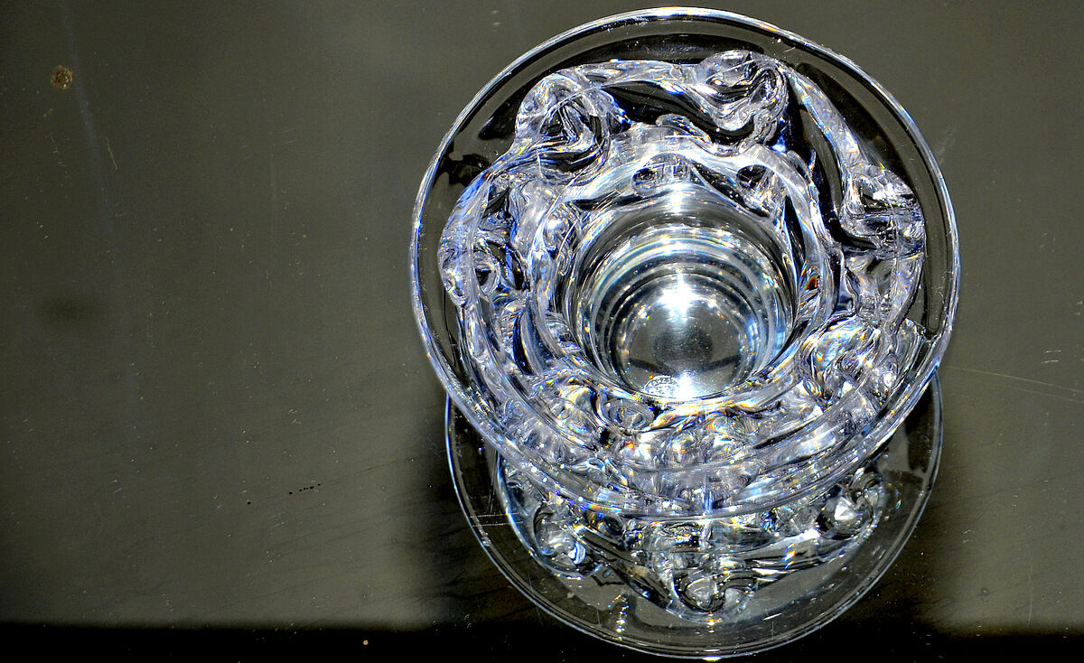 Polyloed ashtray in baccarat crystal, "aladdin", decoration of volutes