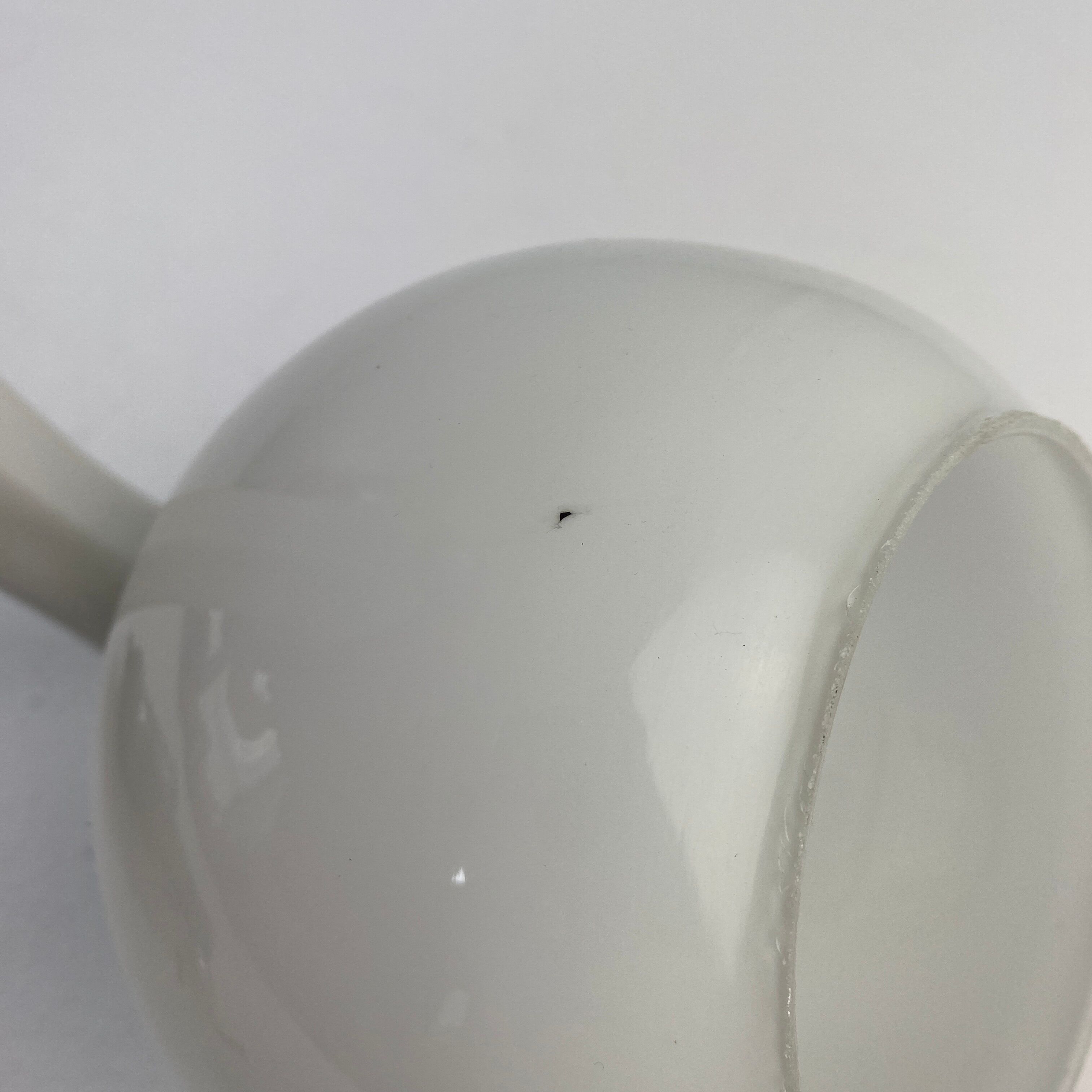 Ceramic and opaline sconce