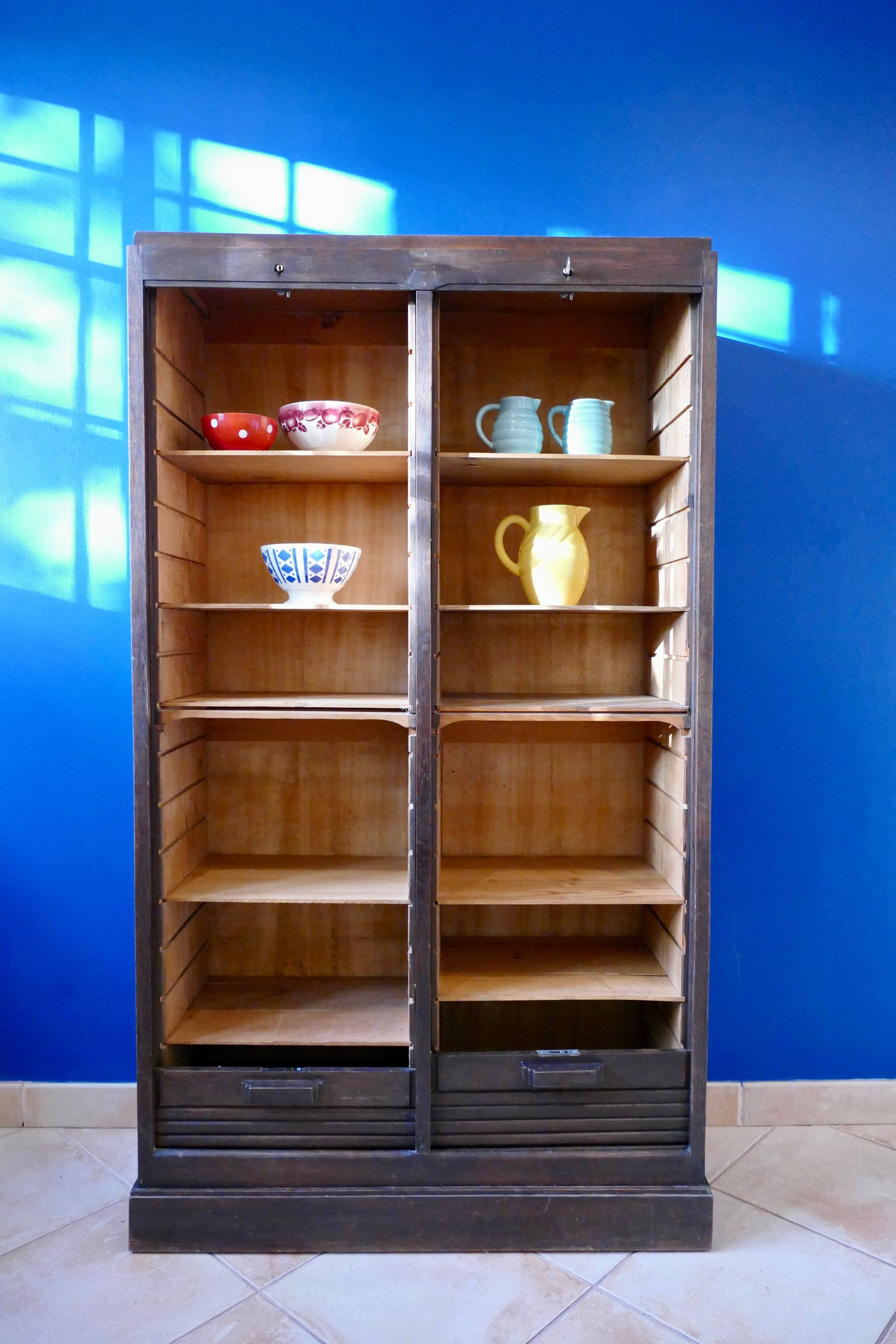 Curtain binder cabinet