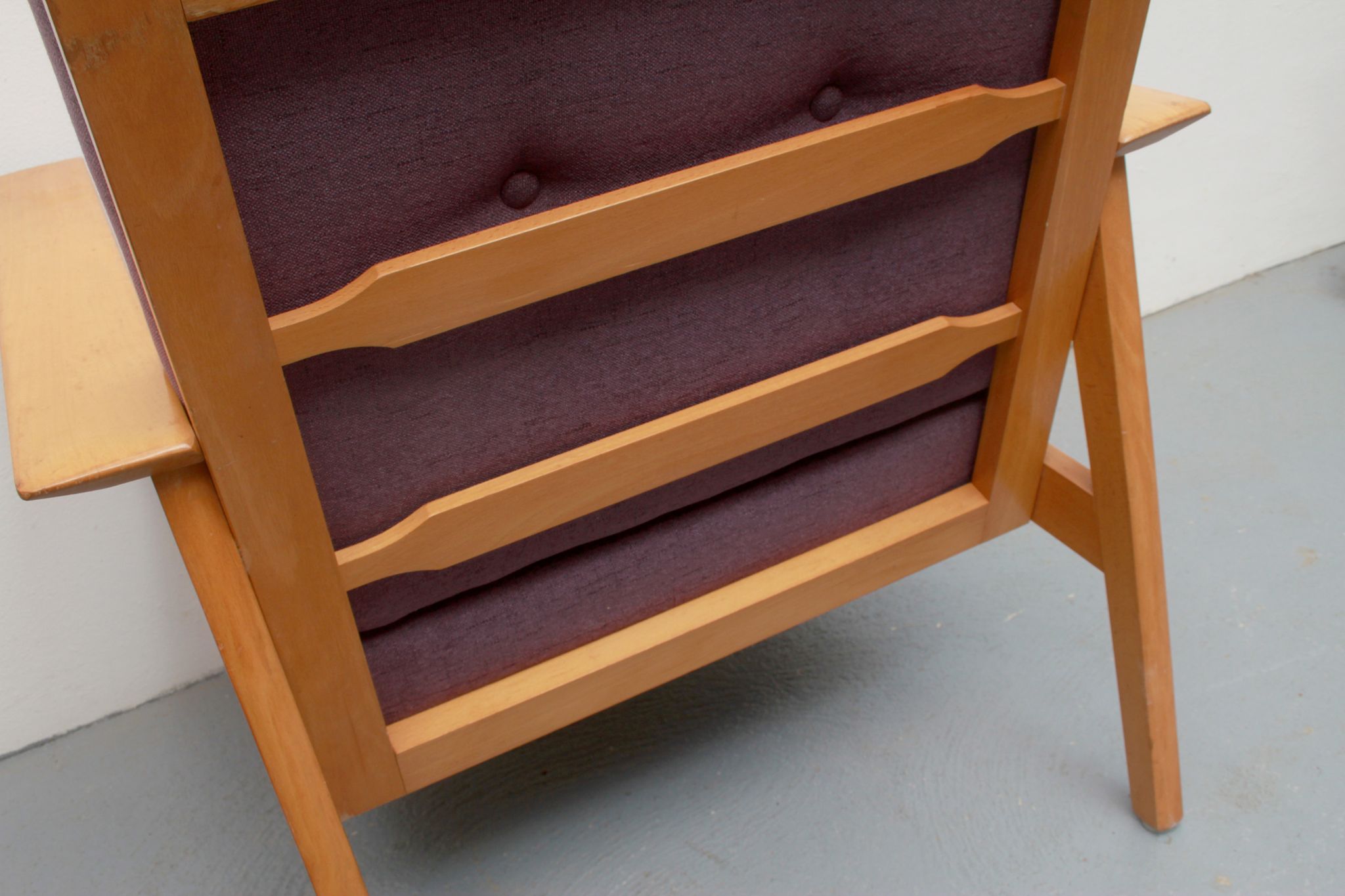 Fauteuil des années 1960 en violet