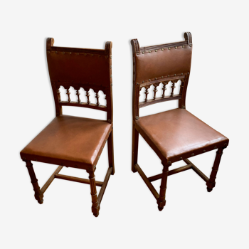 Pair of sculpted chairs to reloolate