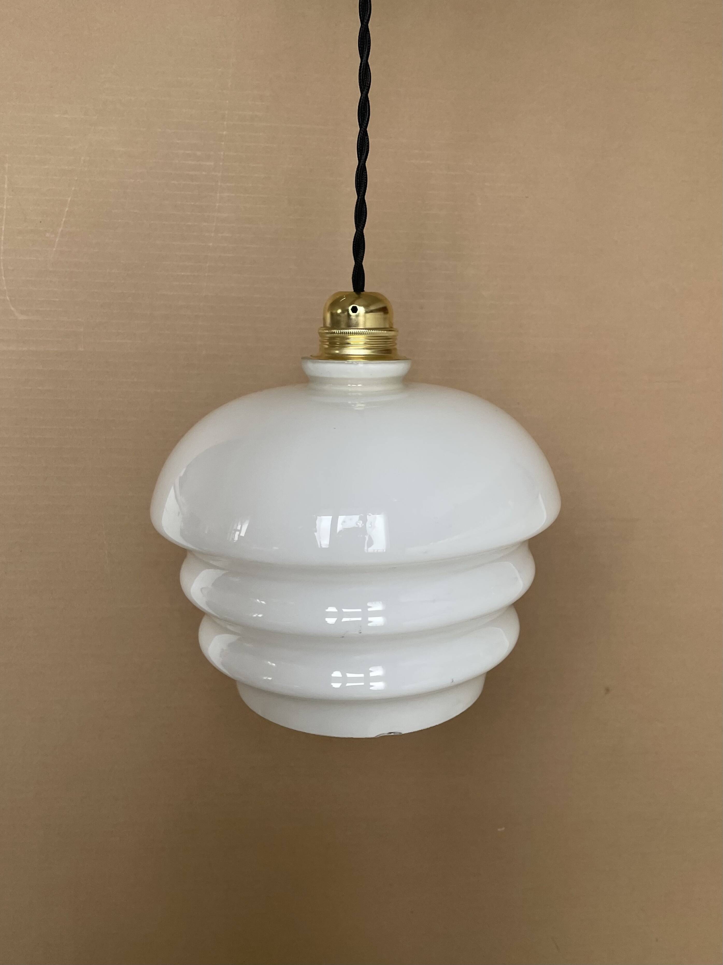 Old opaline suspension