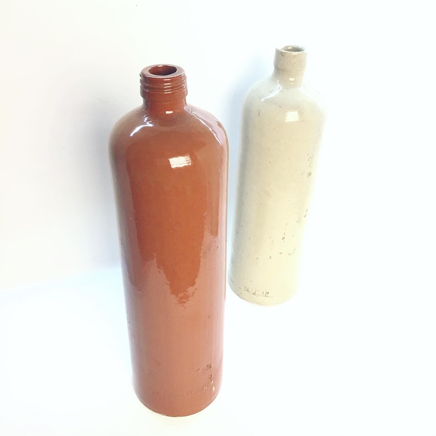 Lot of three bottles in 1900 sandstone