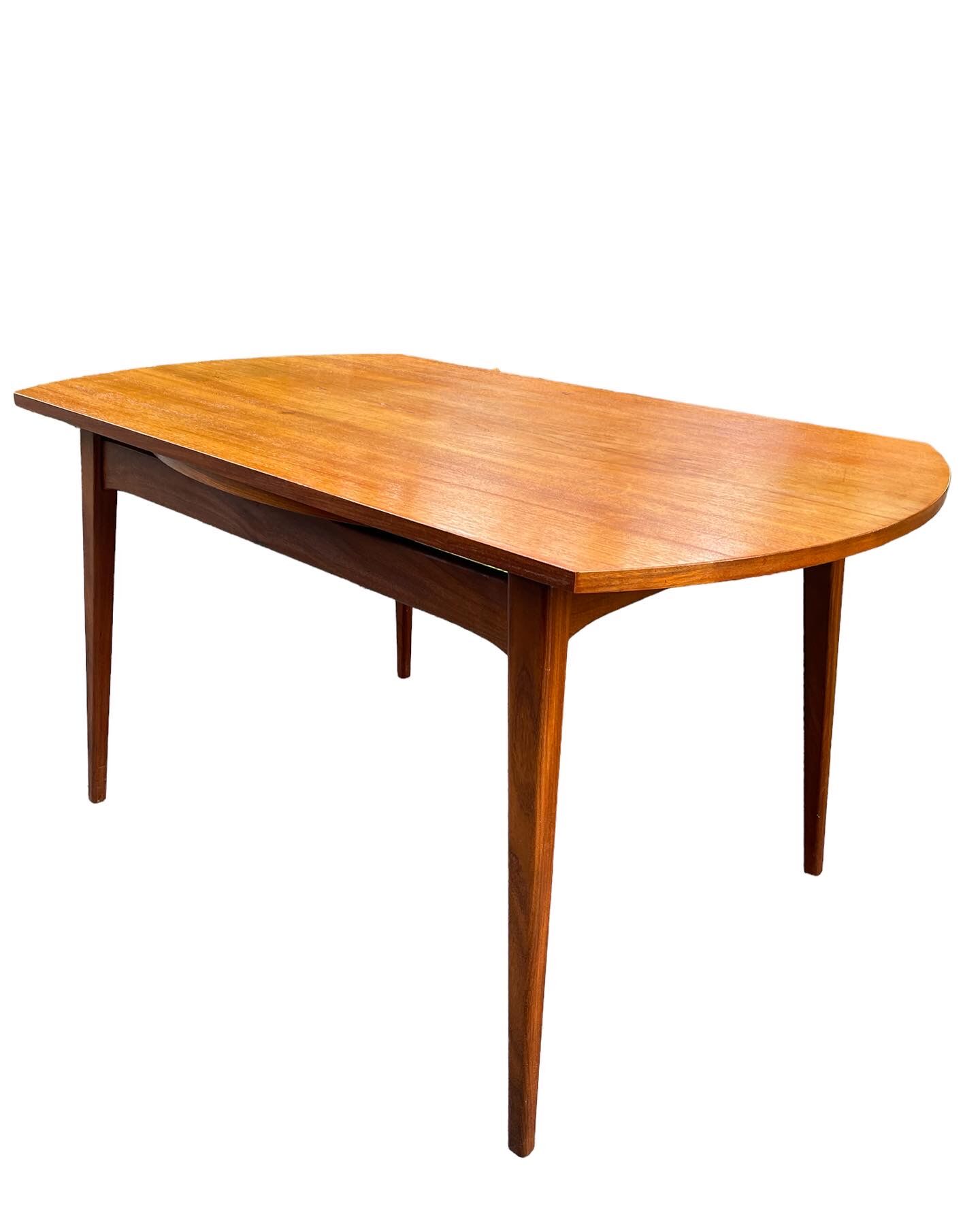 Wébe dining table