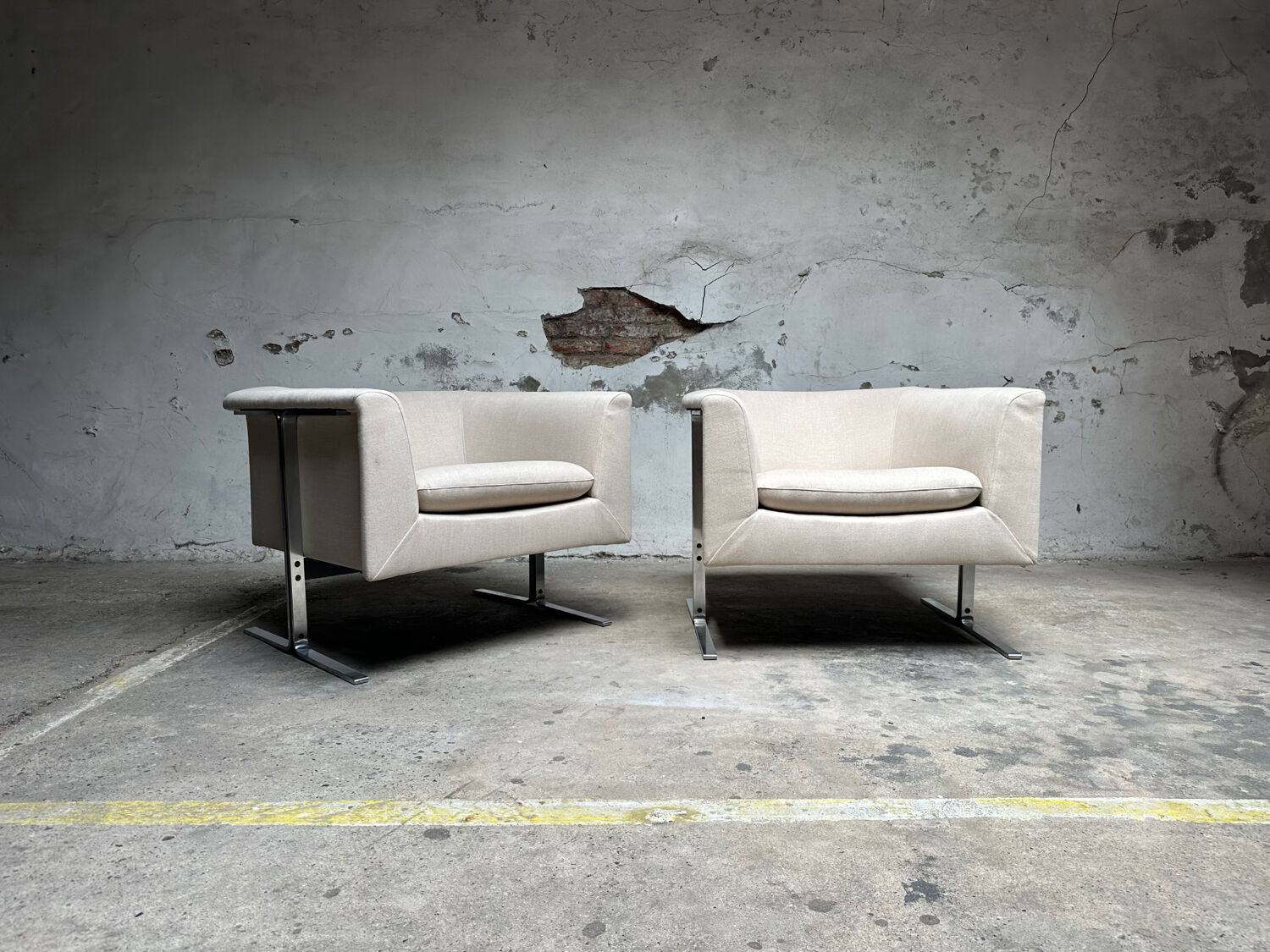 Set of two Artifort lounge chairs by Geoffrey Harcourt
