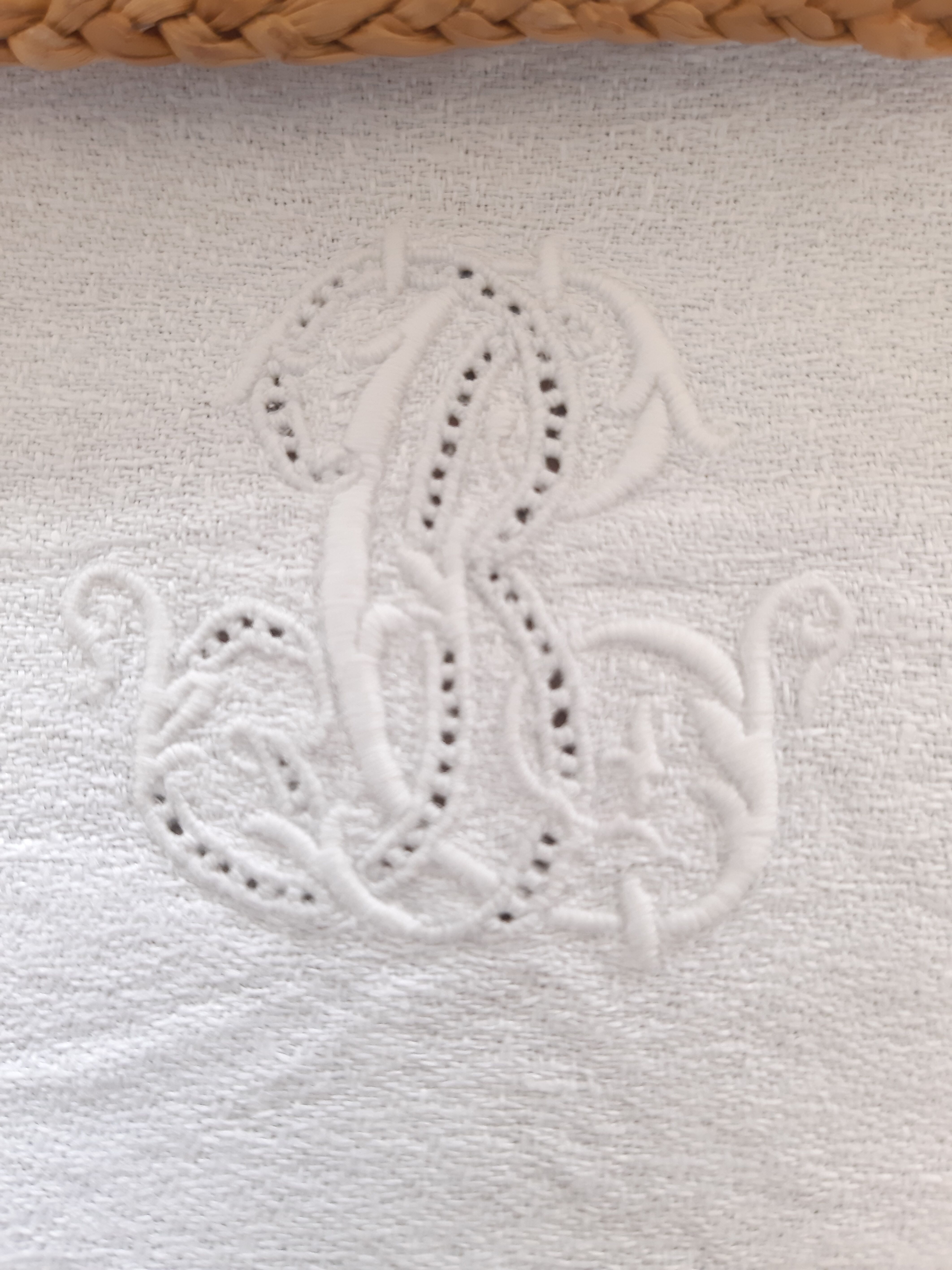 Embroidered tablecloth BC