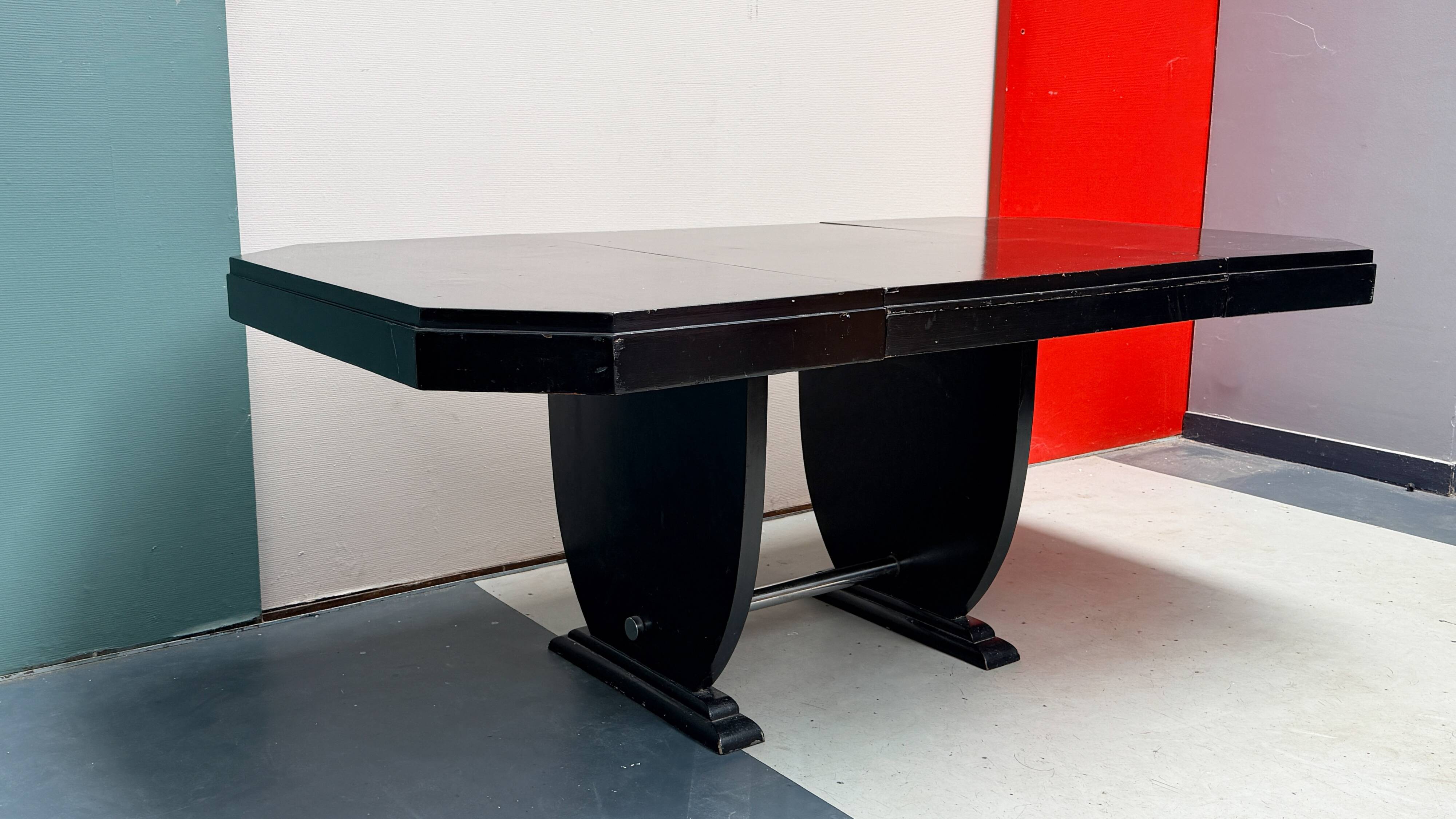 Table à manger extensible de style Art déco en bois avec finition laquée no