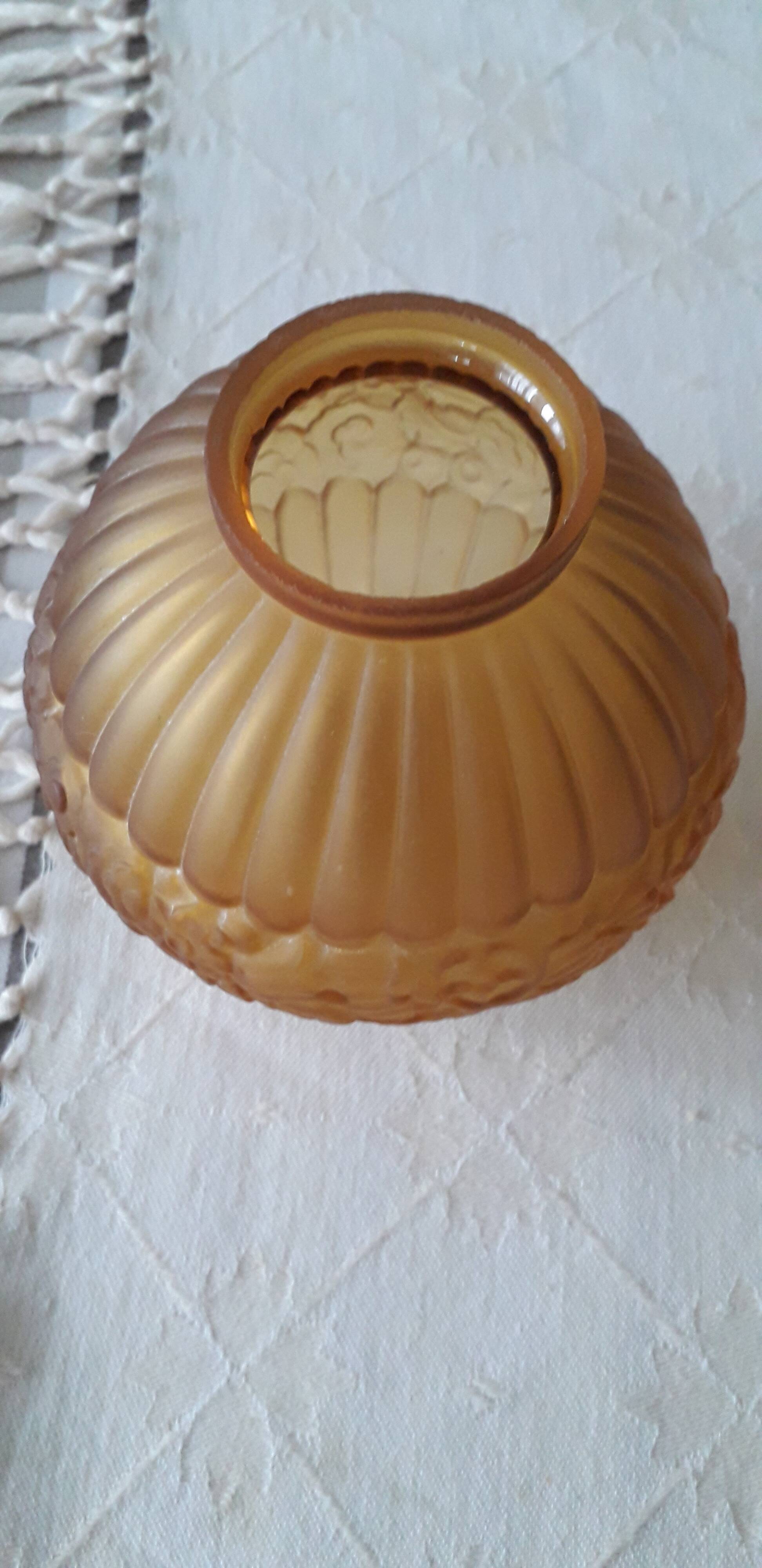 Vase art déco en verre dépoli signé CLA