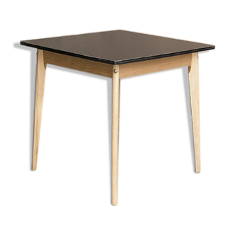 Vintage table in solid beech and black laminate tray