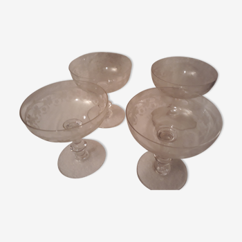 4 engraved champagne cups