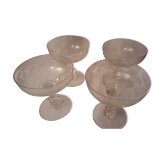 4 engraved champagne cups