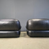 Set of black leather lounge chairs by Sapporo for Mobil Girgi, 1970s