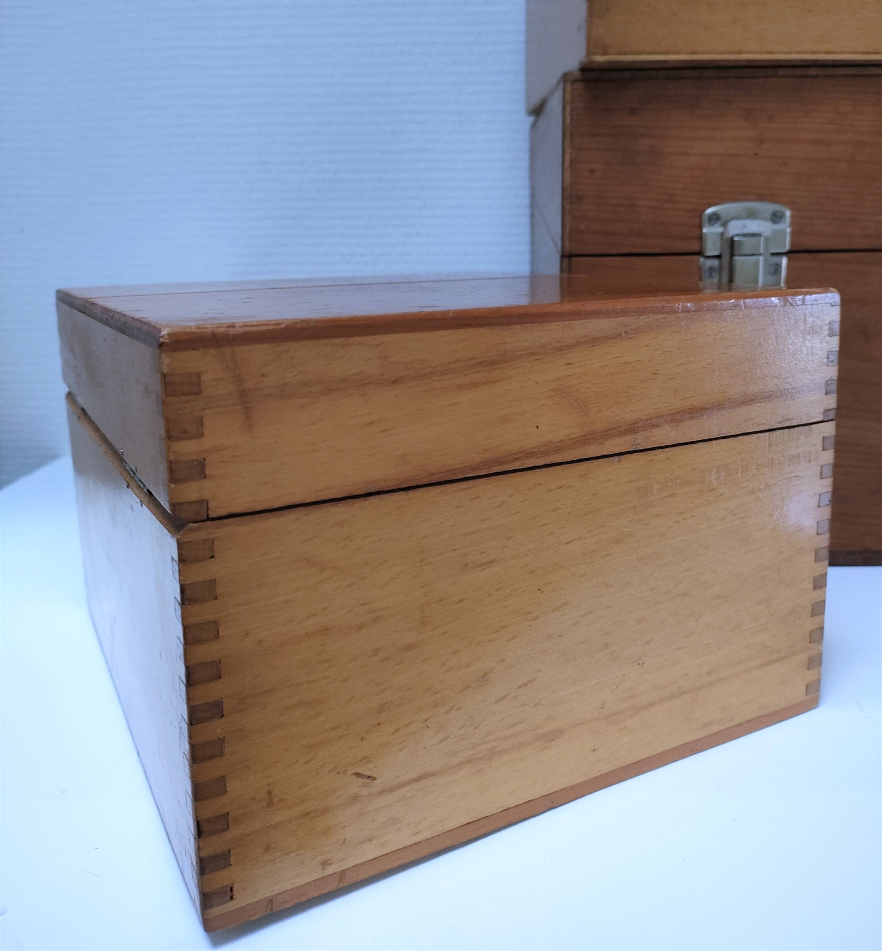 Cinq boîtes bois vintage