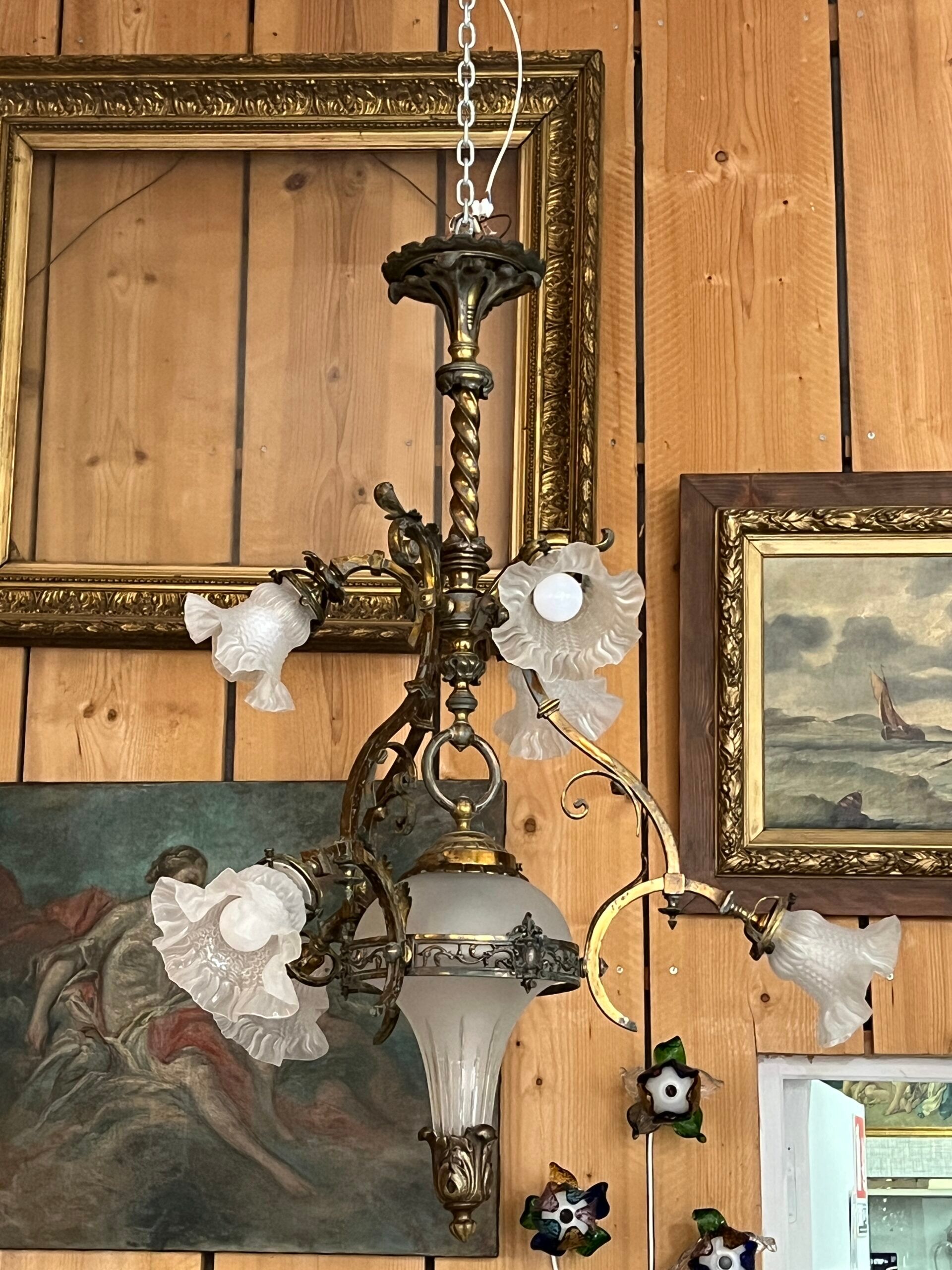 19th century brass and bronze chandelier, Napoleon III, illuminated by 6 tulips and a central globe