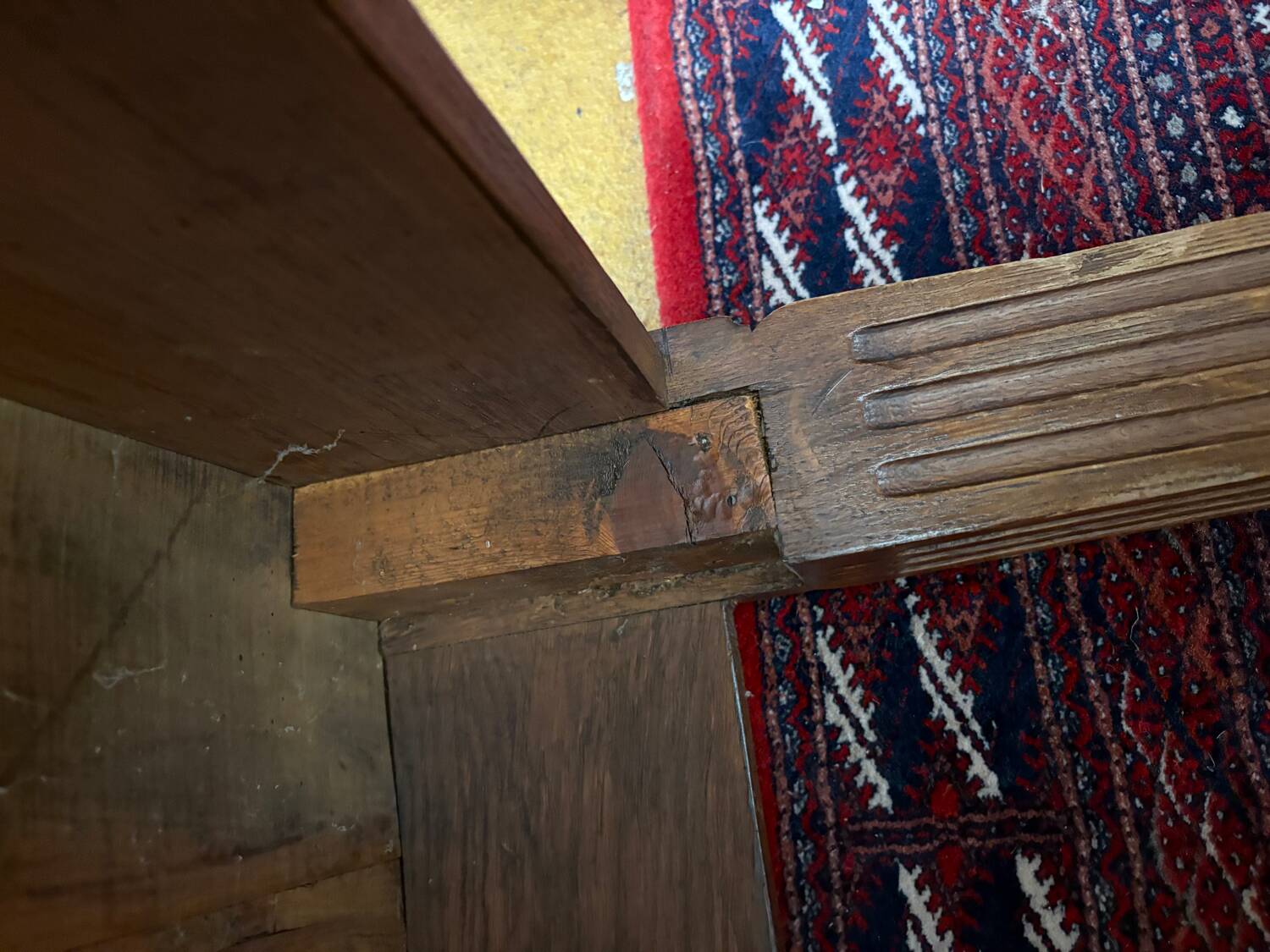 Art Deco table sculpted in solid wood