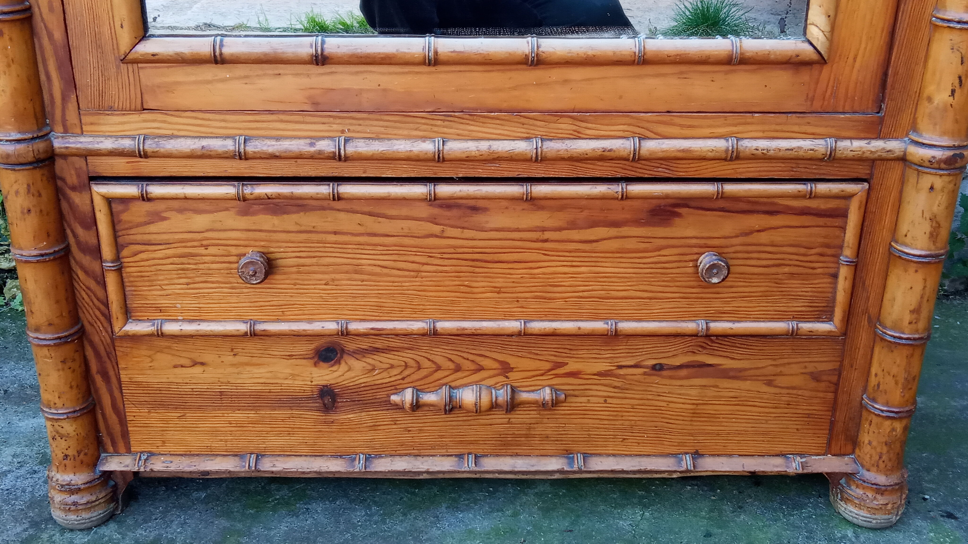 Early 20th century wardrobe in turned pine and pitch pine