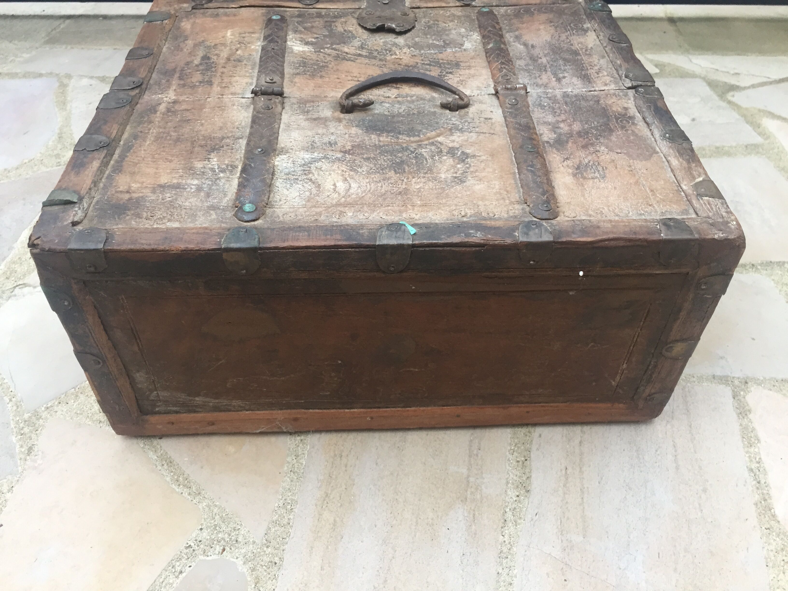 Coffre en bois