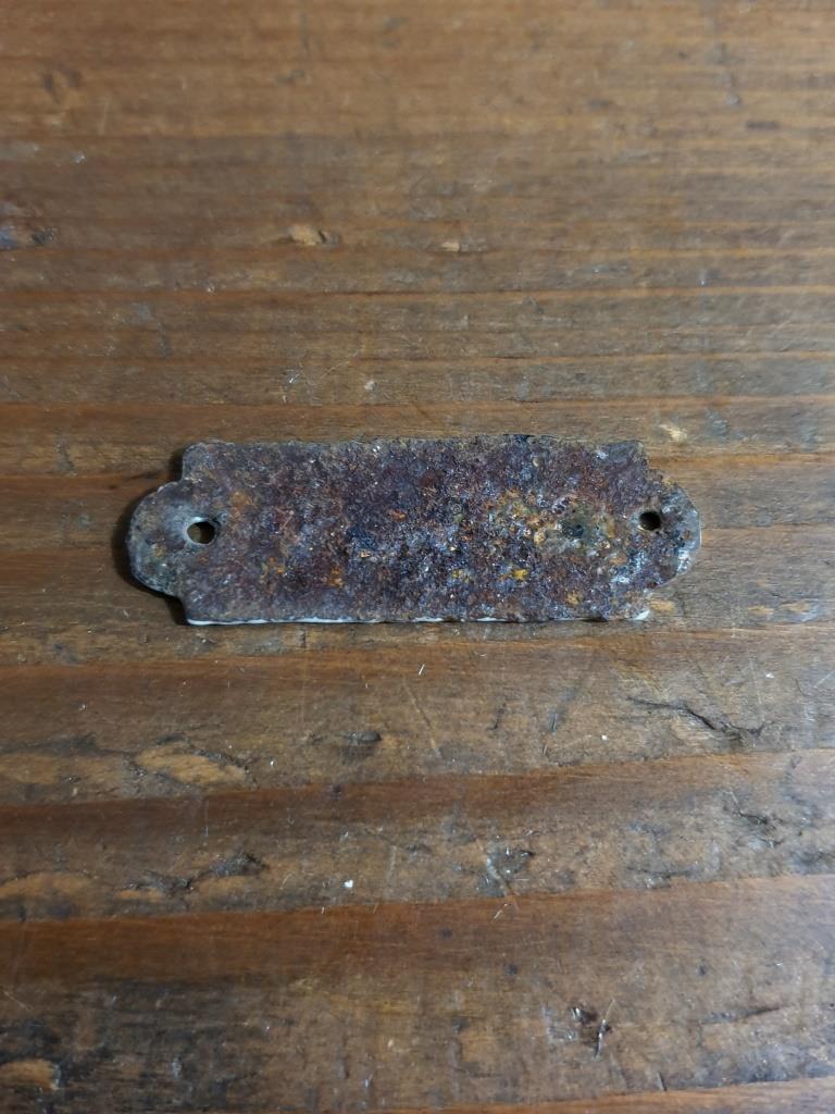 Firm enamelled plate