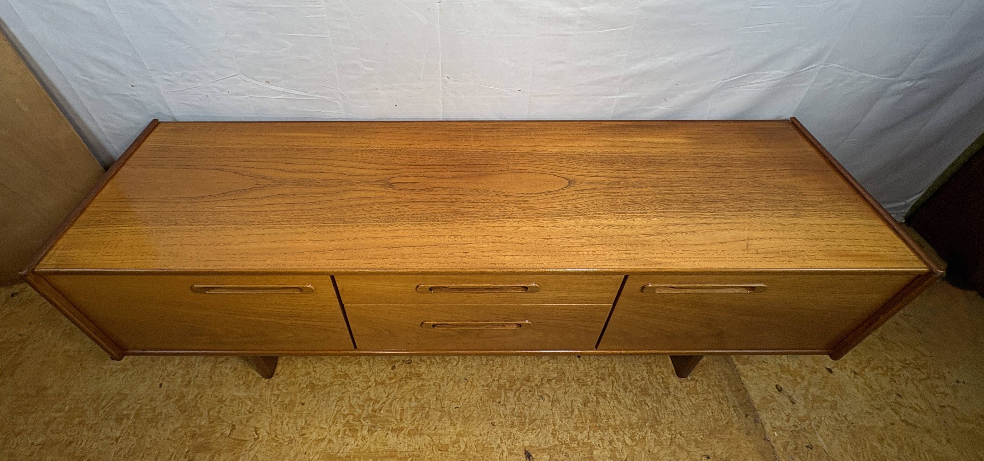 Buffet en teck de style scandinave, années 1960