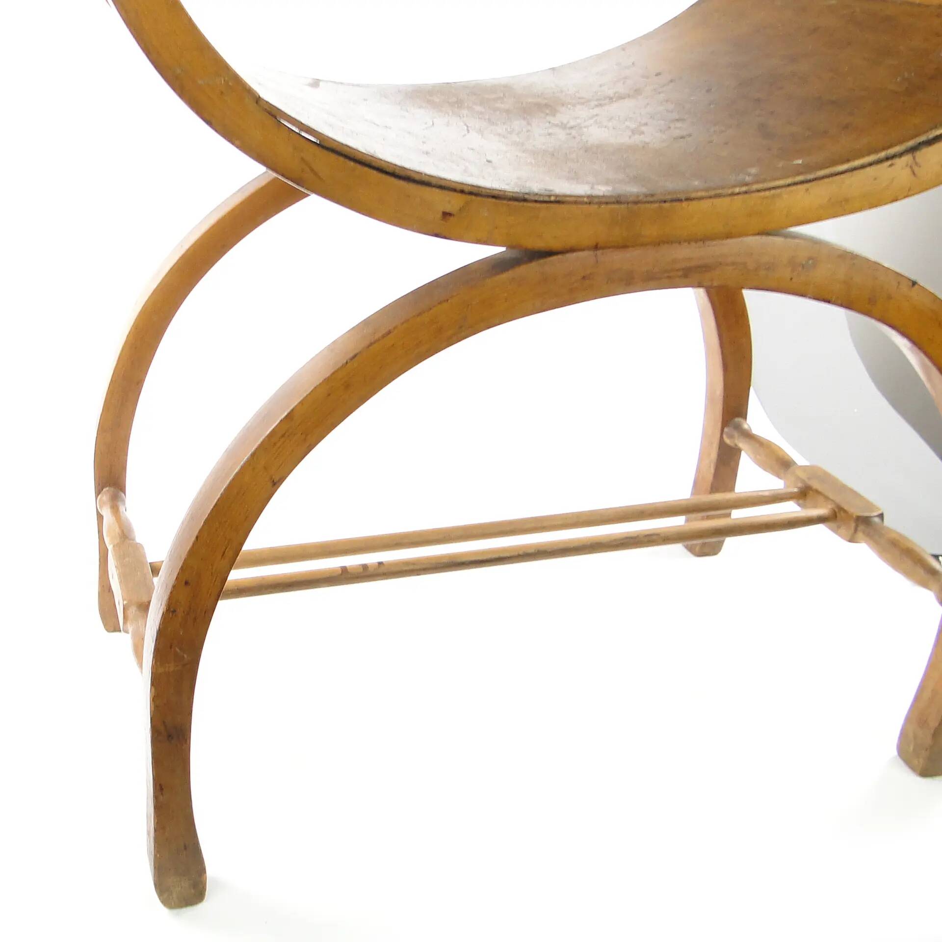 Chaise de type gondole Empire, en bois, Pologne, début du 20e siècle