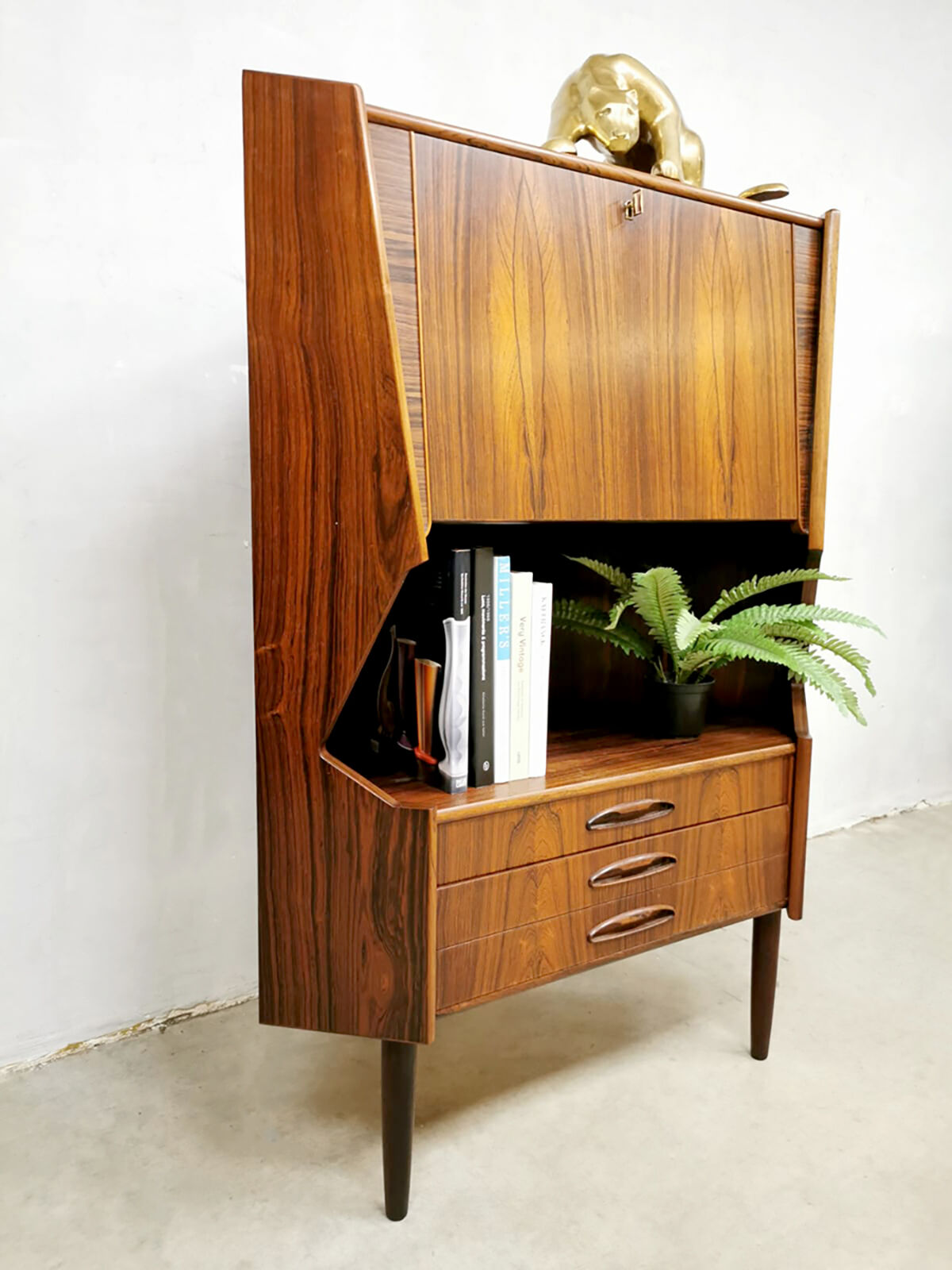 Midcentury design corner cabinet bar ‘rosewood delight’