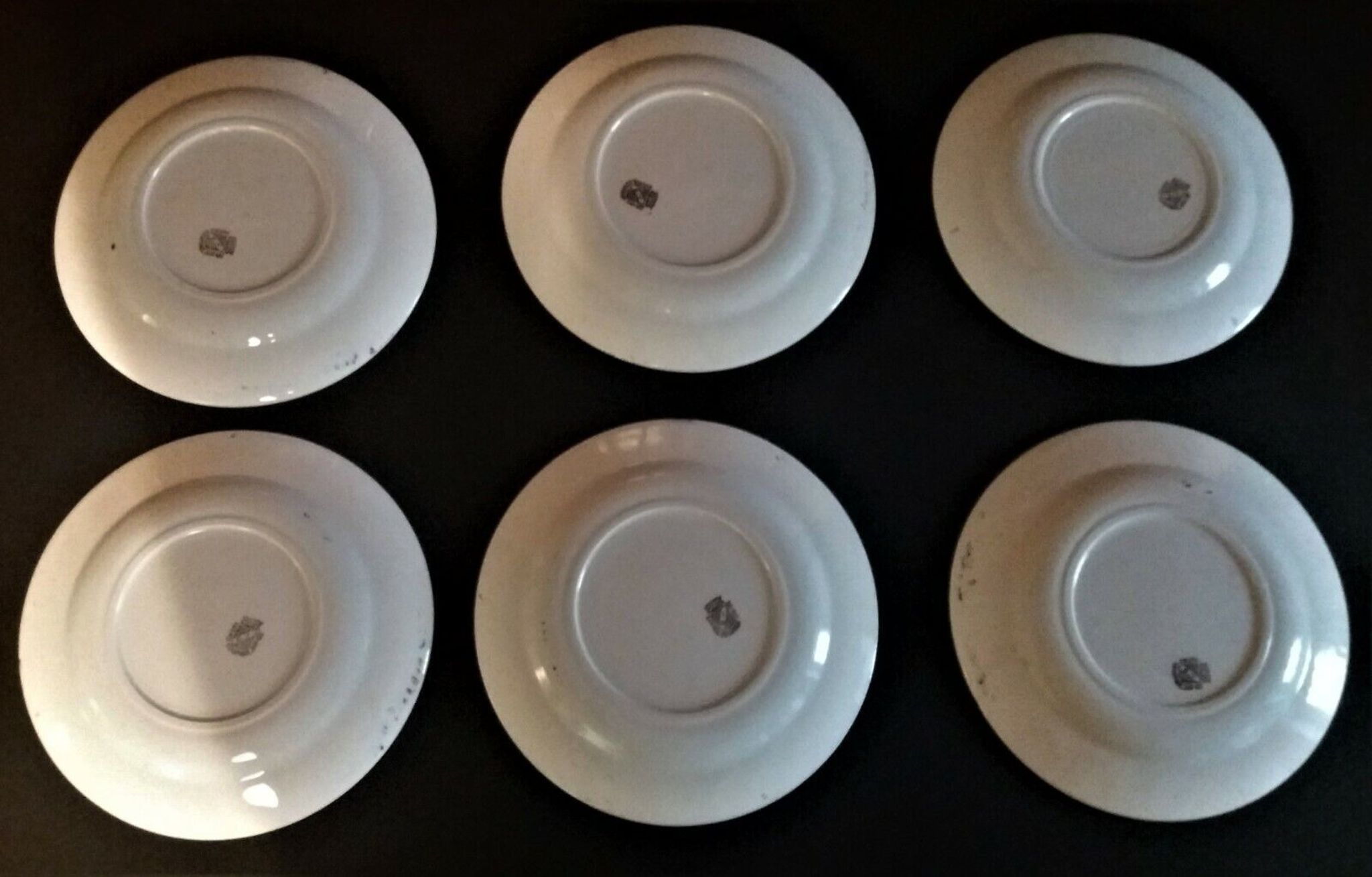 Série de six assiettes plates en faïence BV céramique Sud Est