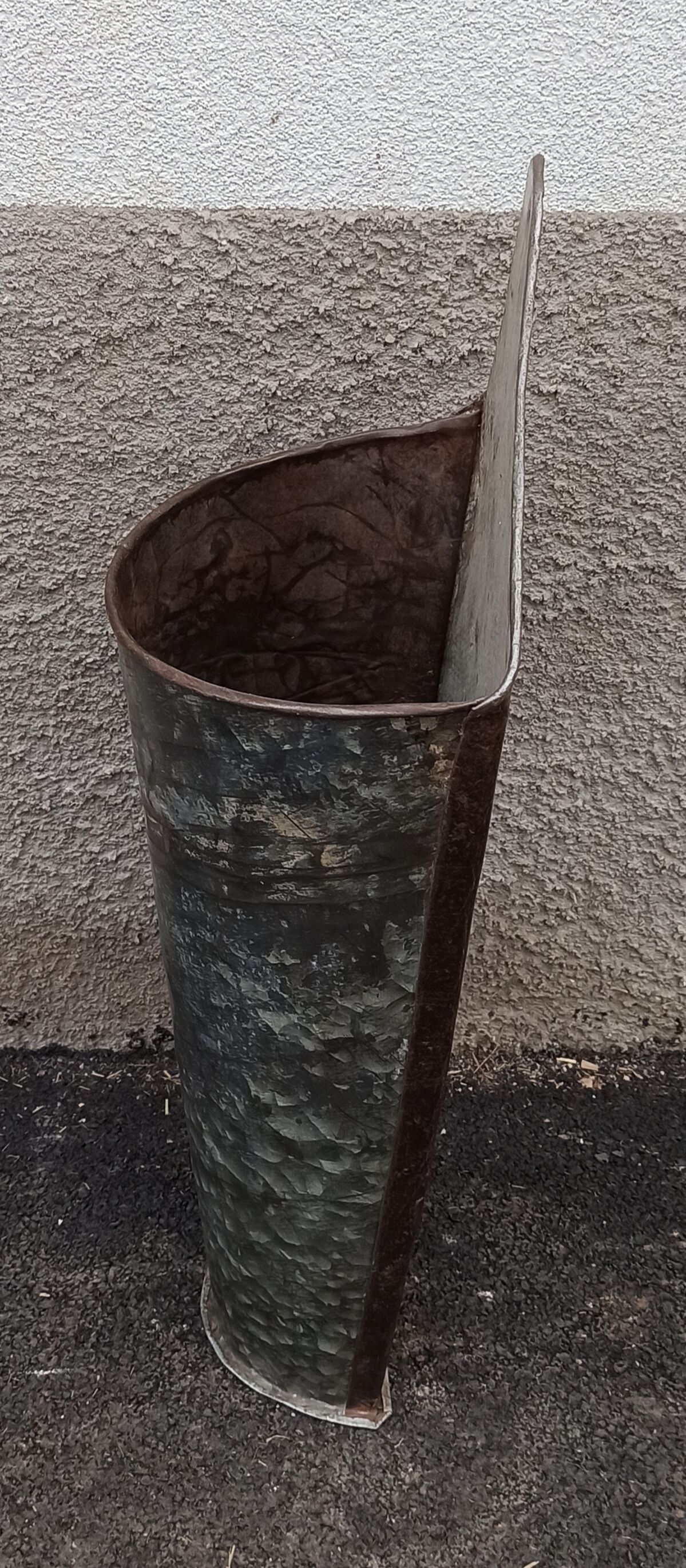 Umbrella door / zinc flower pot