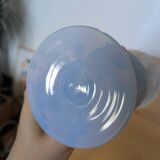 Vase en opaline bleue