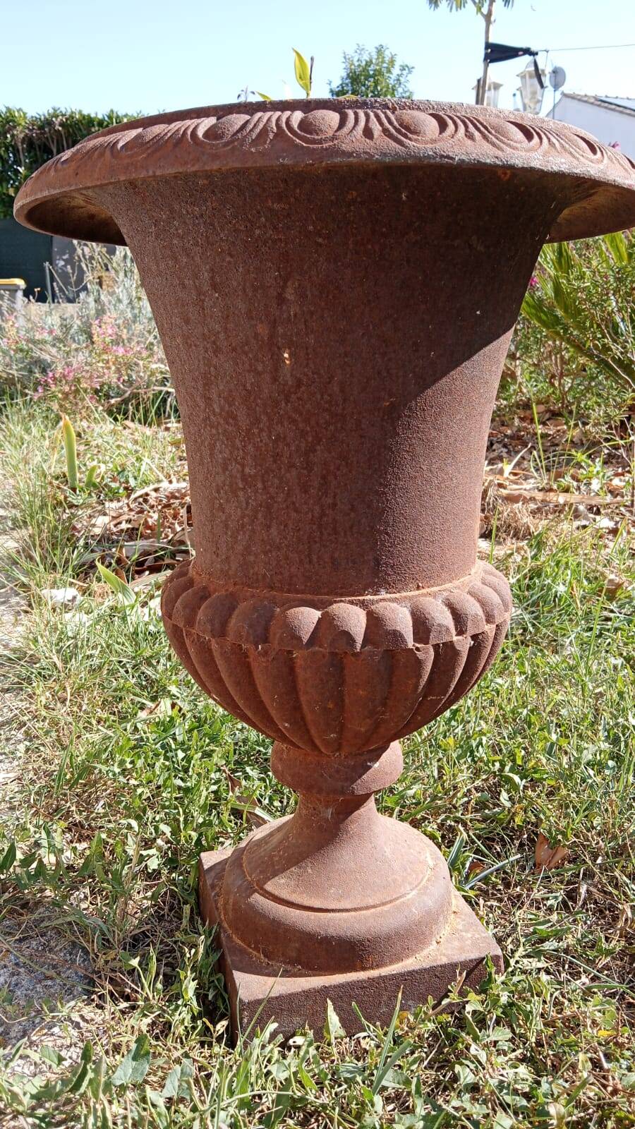 Vase Médicis en Fonte, 46 cm X 33 cm.