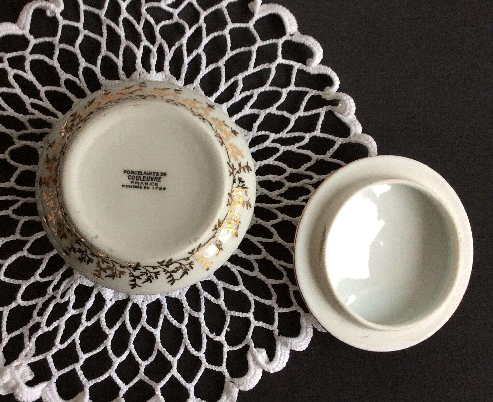 Ancienne bonbonnière, boîte à bijoux,  porcelaine de Couleuvre