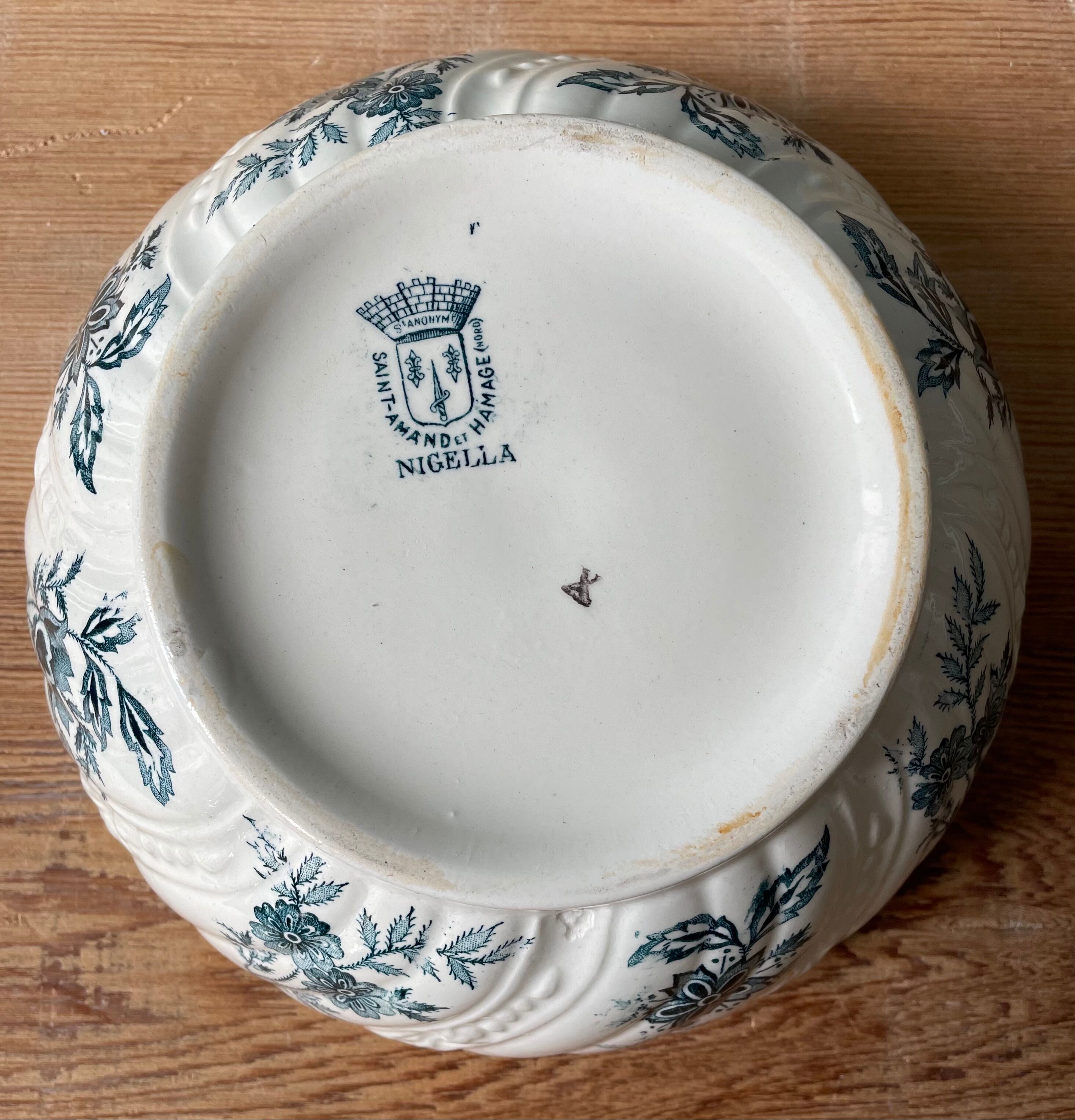 Soap cup 1900 in earthenware of St Amand Et Hamage, Nigella collection
