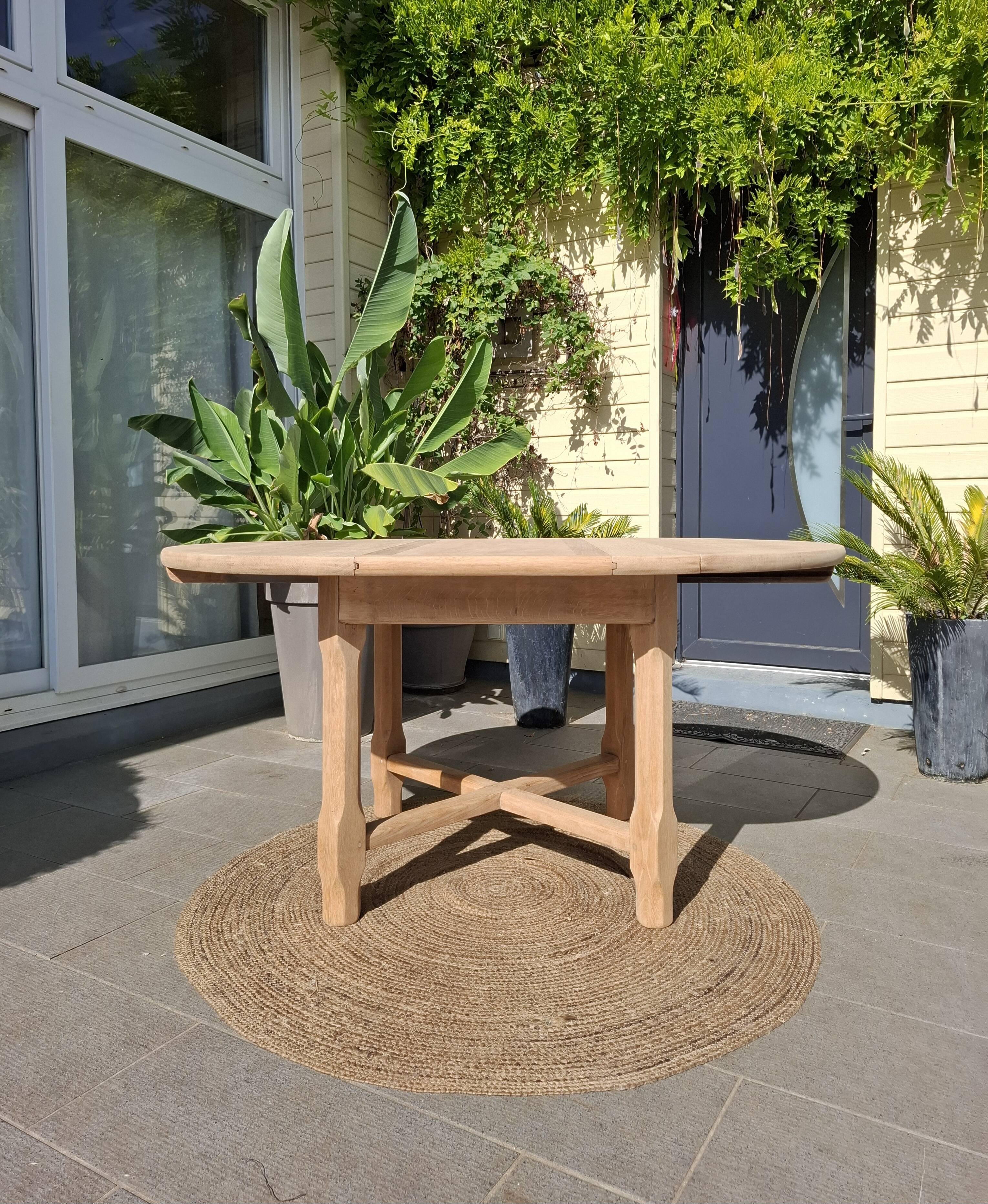 Table ronde avec rallonge rénovée