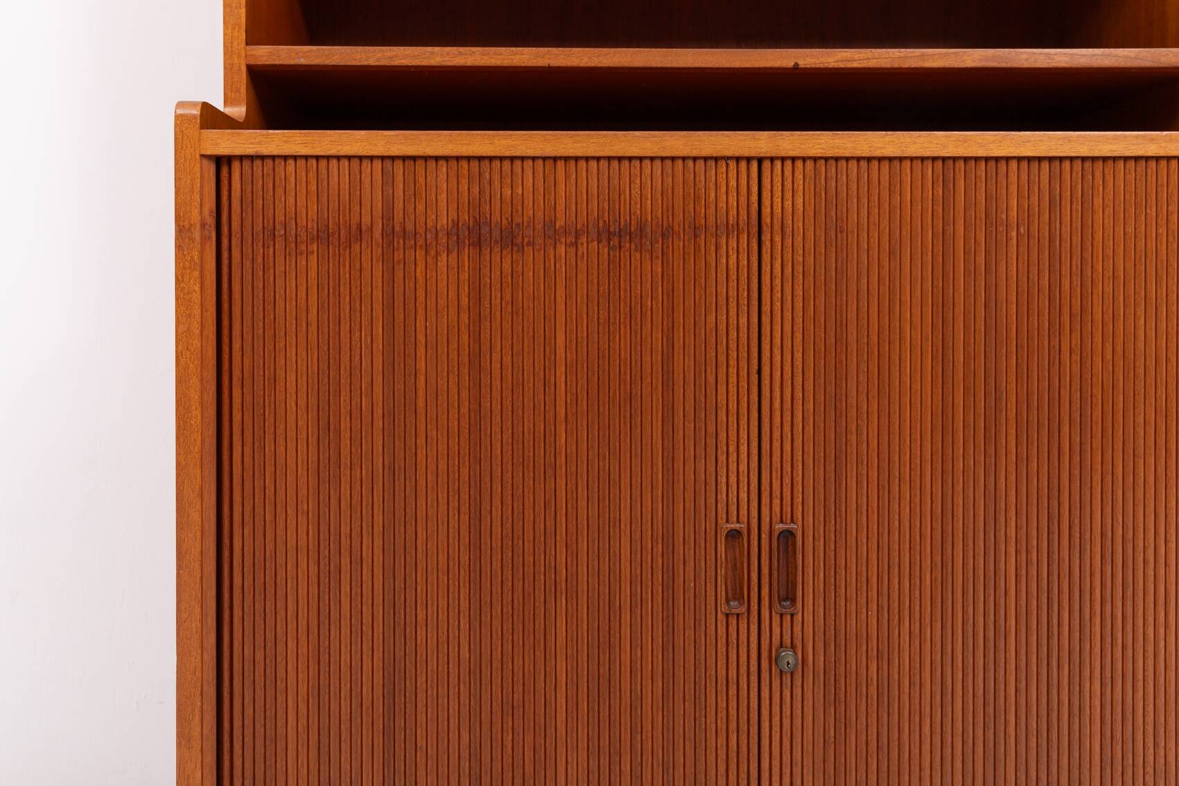 Armoire danoise moderne du milieu du siècle conçue par Willy Beck pour Morten Olsen