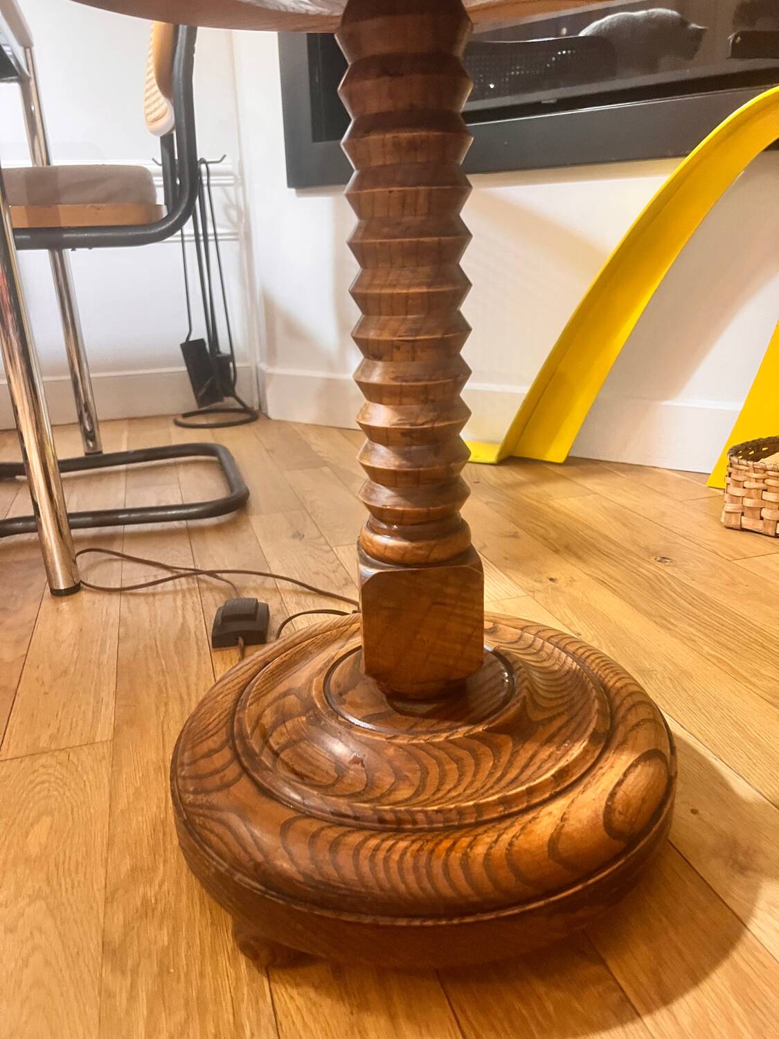 Oak floor lamp made of turned wood.