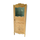 Armoire sculptée et vitrée