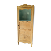 Armoire sculptée et vitrée